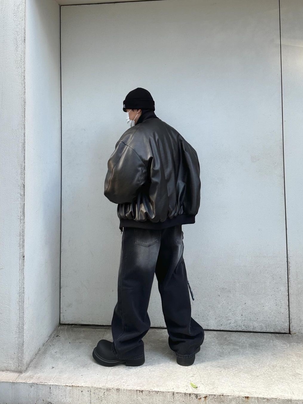 Civision by CSC Artificial Leather Bomber Jacket Black 착용 스타일 - 3