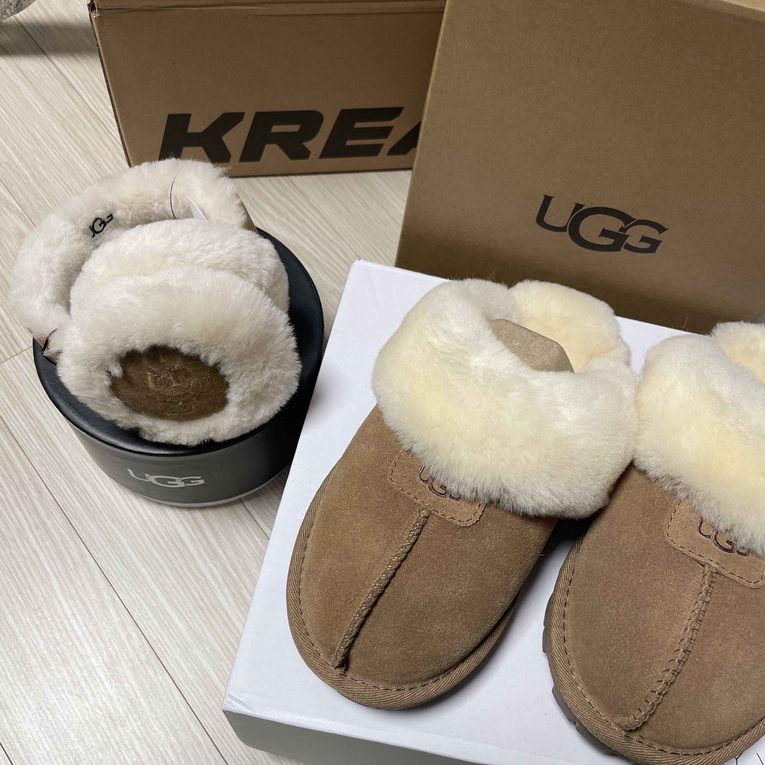 (W) UGG Embroidered Logo Earmuff Chestnut, (W) UGG Coquette Slipper Chestnut 착용 스타일 - 2