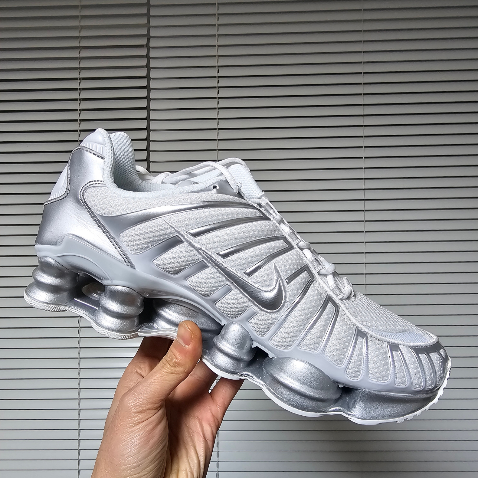 (W) Nike Shox TL Metallic Silver 착용 스타일