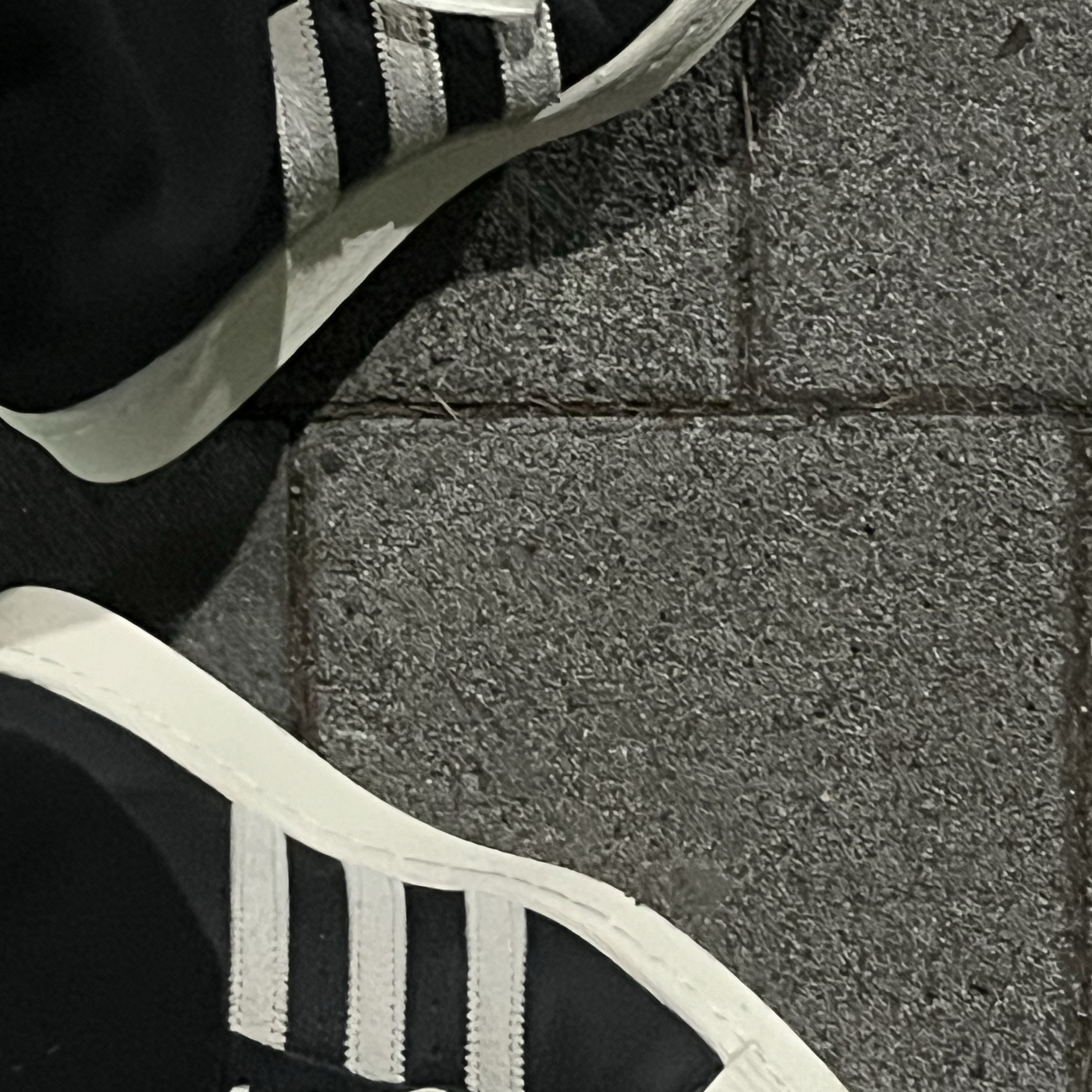 Adidas Superstar 82 Black White 착용 스타일