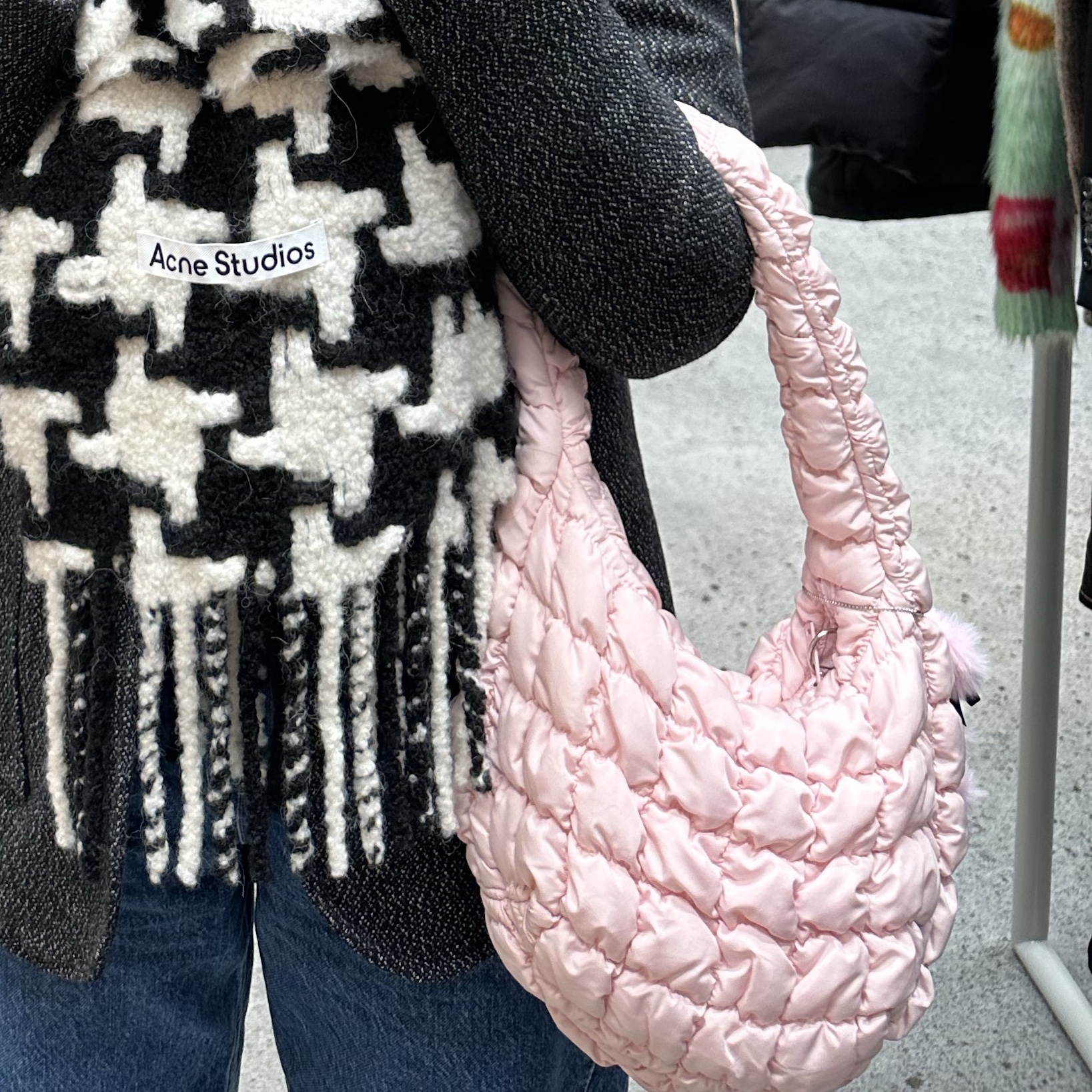 COS Quilted Mini Bag Pink 착용 스타일