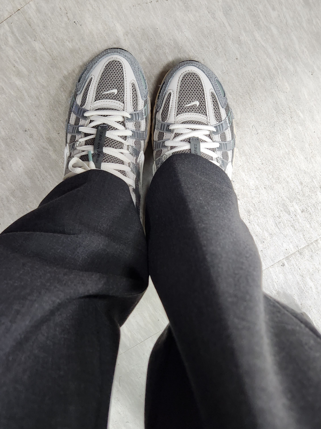 Nike P-6000 Flat Pewter Light Iron Ore 착용 스타일 - 2
