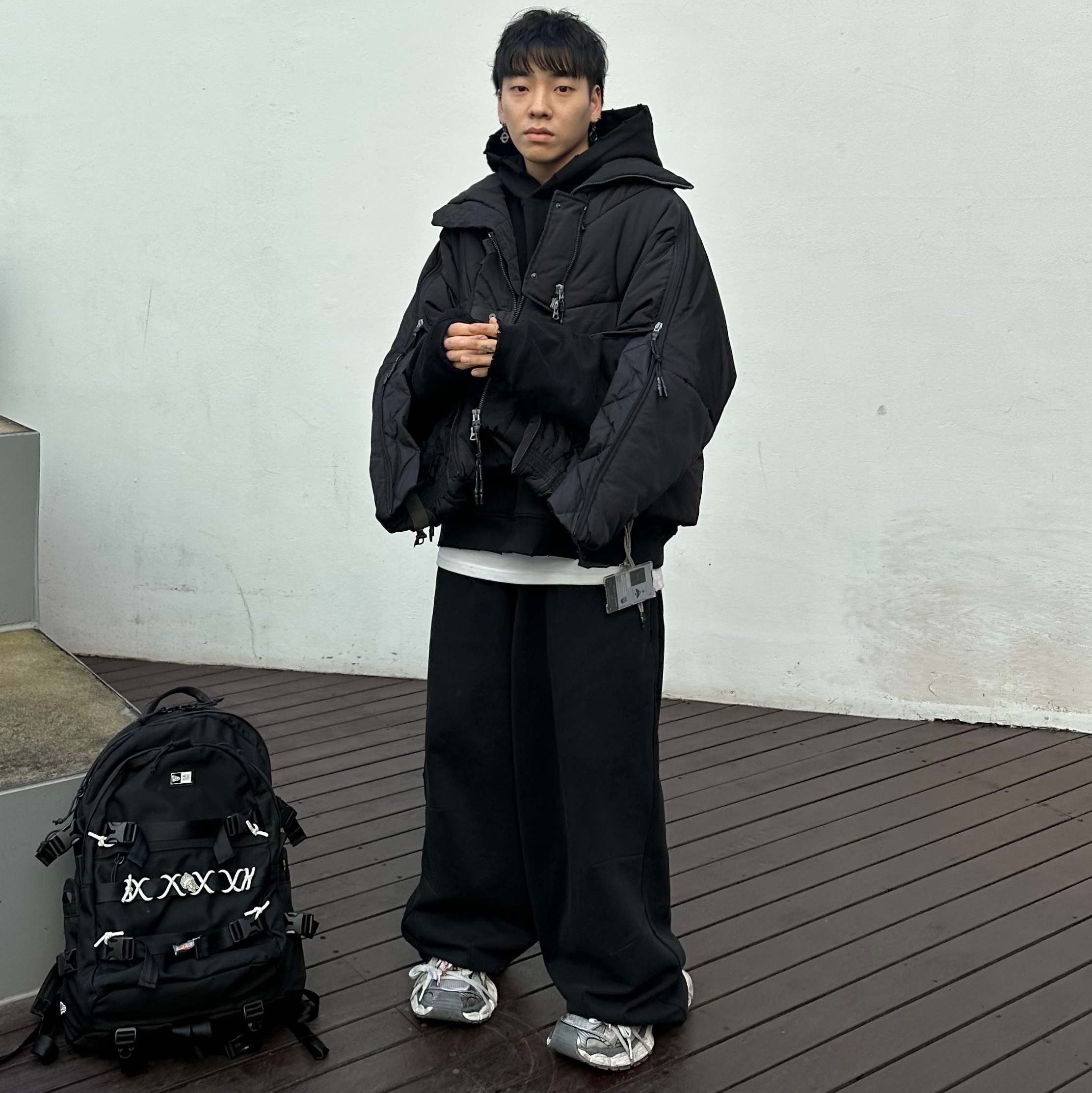 Balenciaga 3XL Sneakers Grey White Red 착용 스타일 - 1