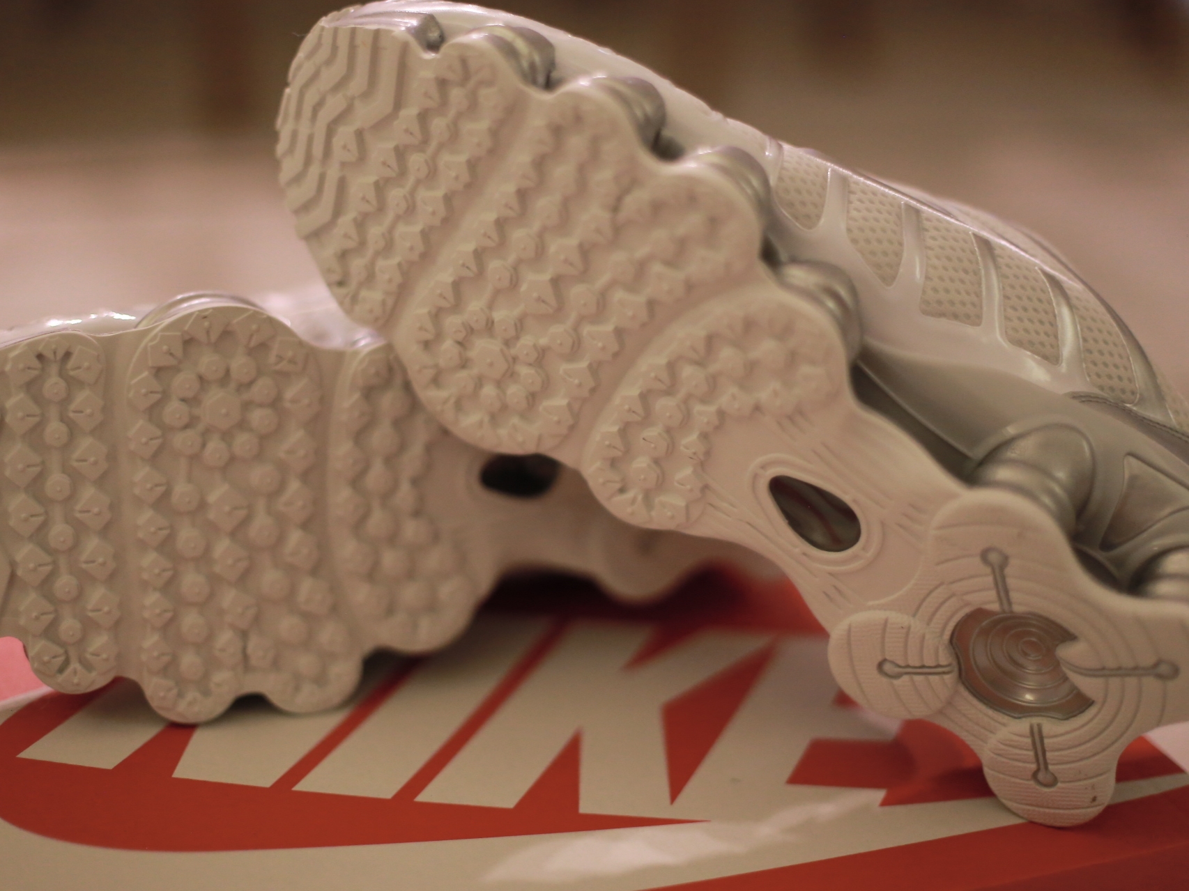 (W) Nike Shox TL Metallic Silver 착용 스타일 - 5
