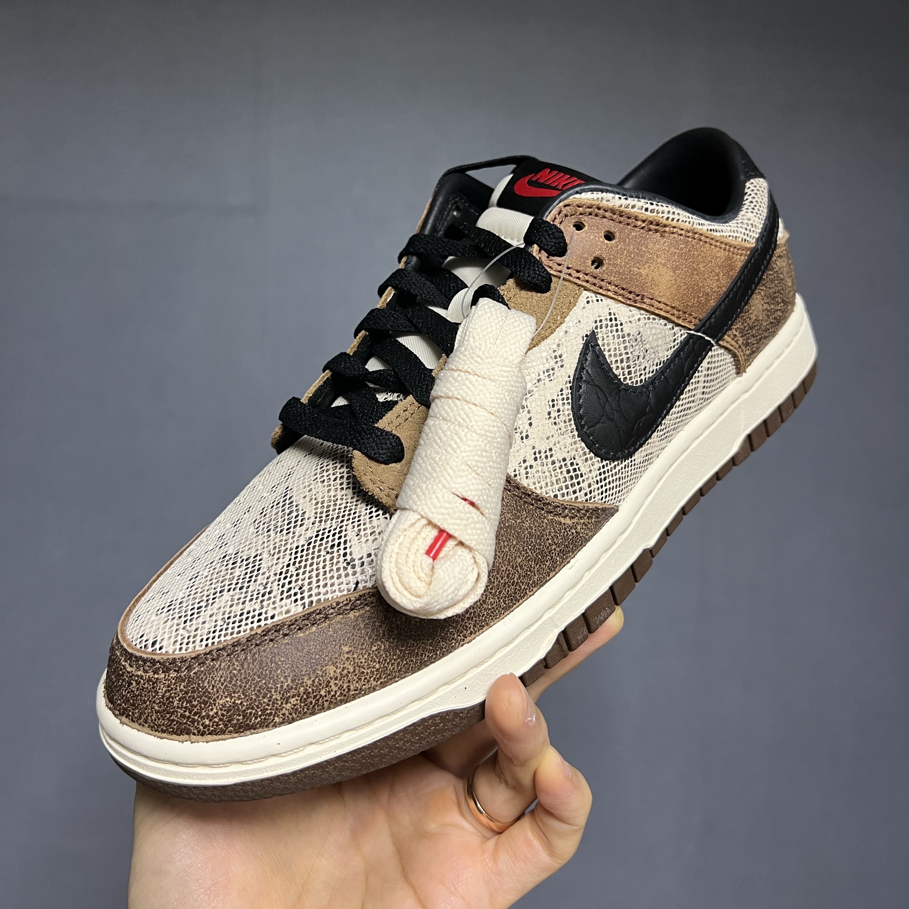 Nike Dunk Low PRM Head to Head 착용 스타일