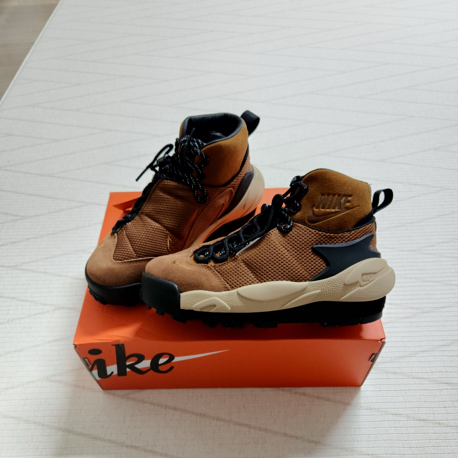 Nike x Sacai Magmascape SP Pecan, Nike x Sacai Magmascape SP Varsity Royal 착용 스타일 - 2