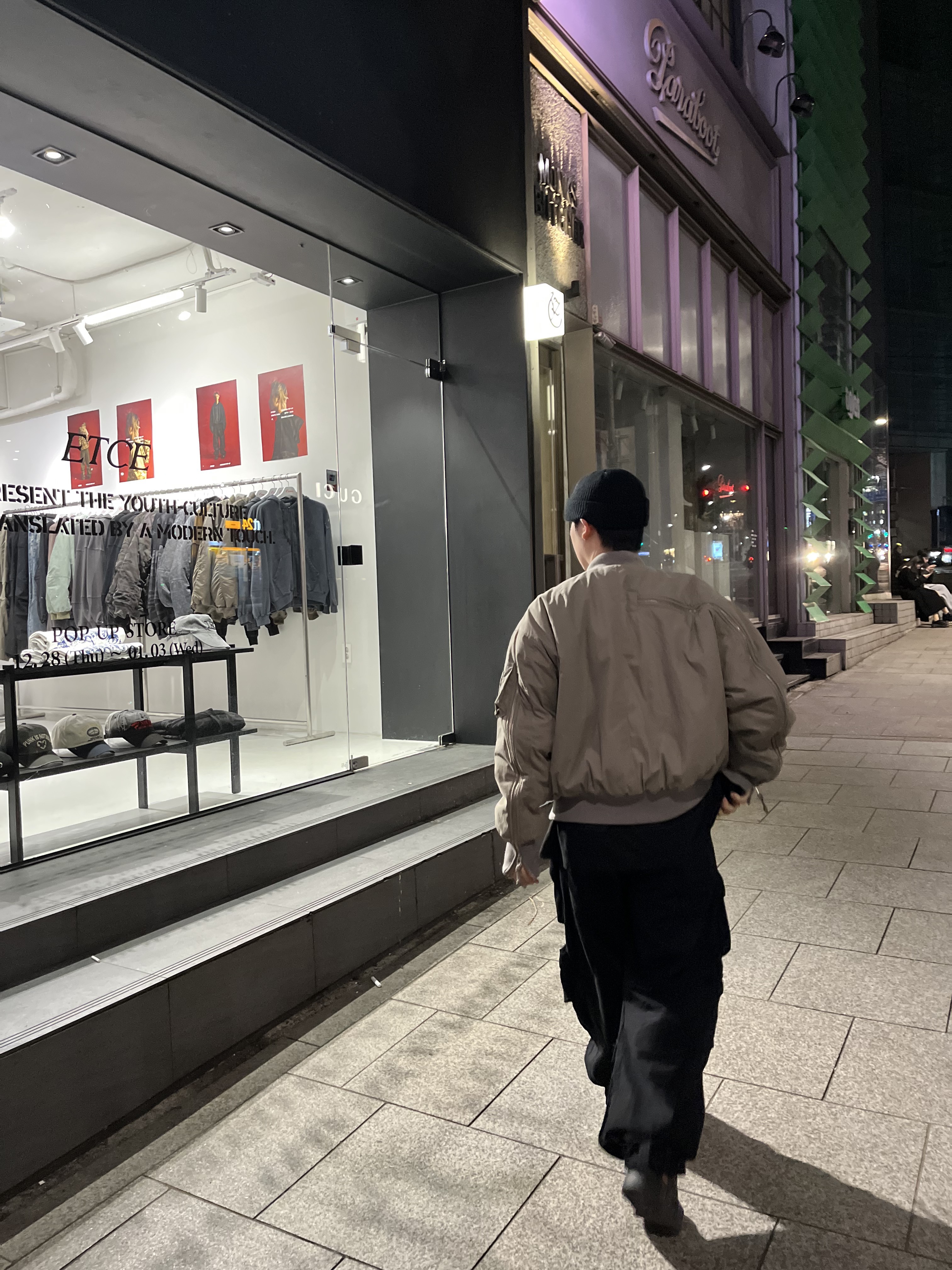 Grailz Multi Zipper Bomber Jacket Taupe, Nike x Supreme Air Force 1 Low Black 착용 스타일 - 2