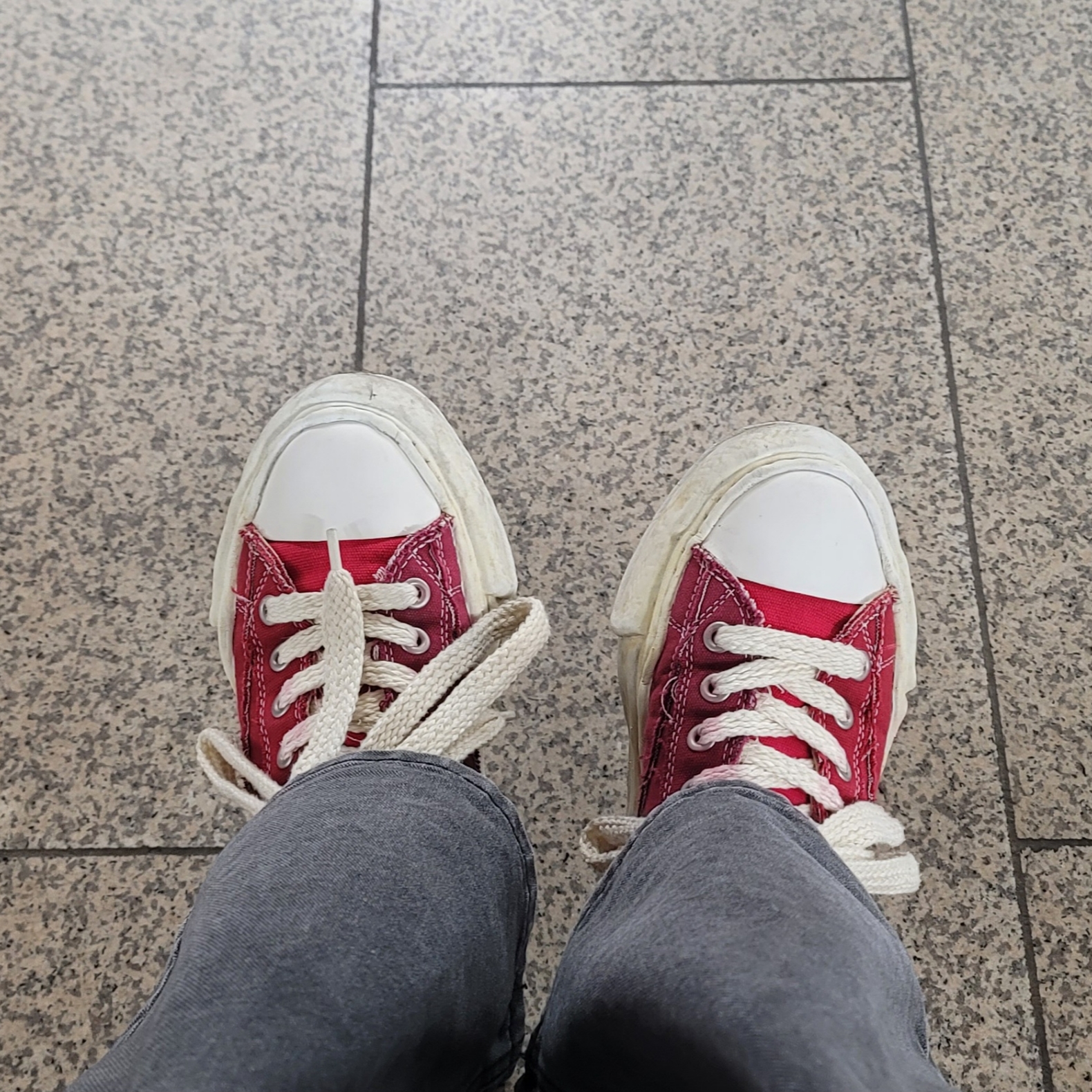 Maison Mihara Yasuhiro Peterson OG Sole OD Canvas Low-top Sneakers Red 착용 스타일