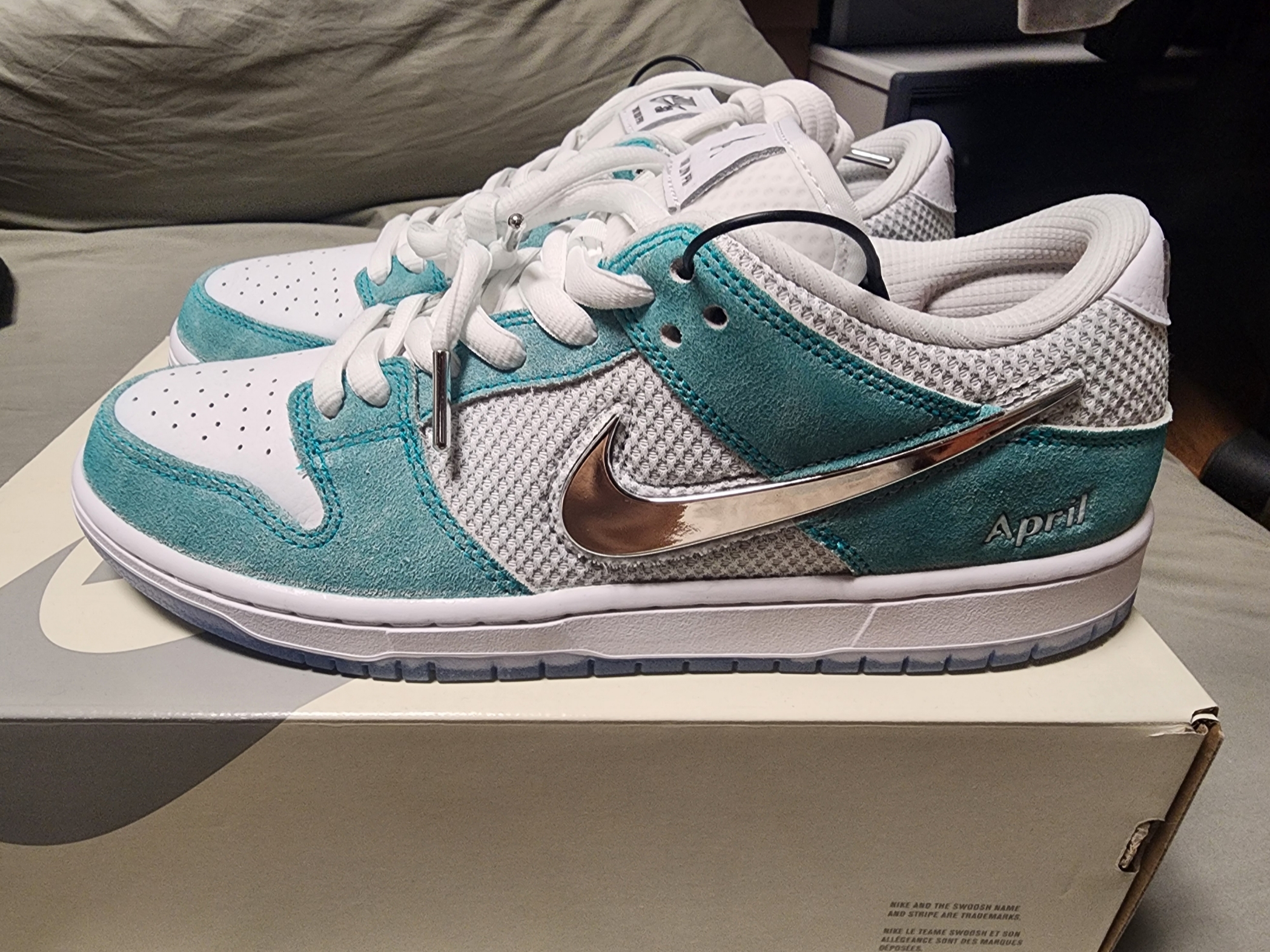Nike x April Skateboards SB Dunk Low Pro QS Racer Blue Metallic Silver 착용 스타일