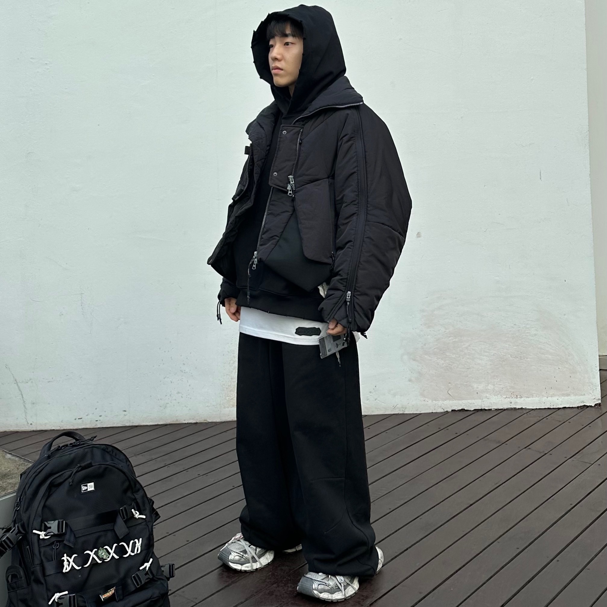 Balenciaga 3XL Sneakers Grey White Red 착용 스타일 - 2