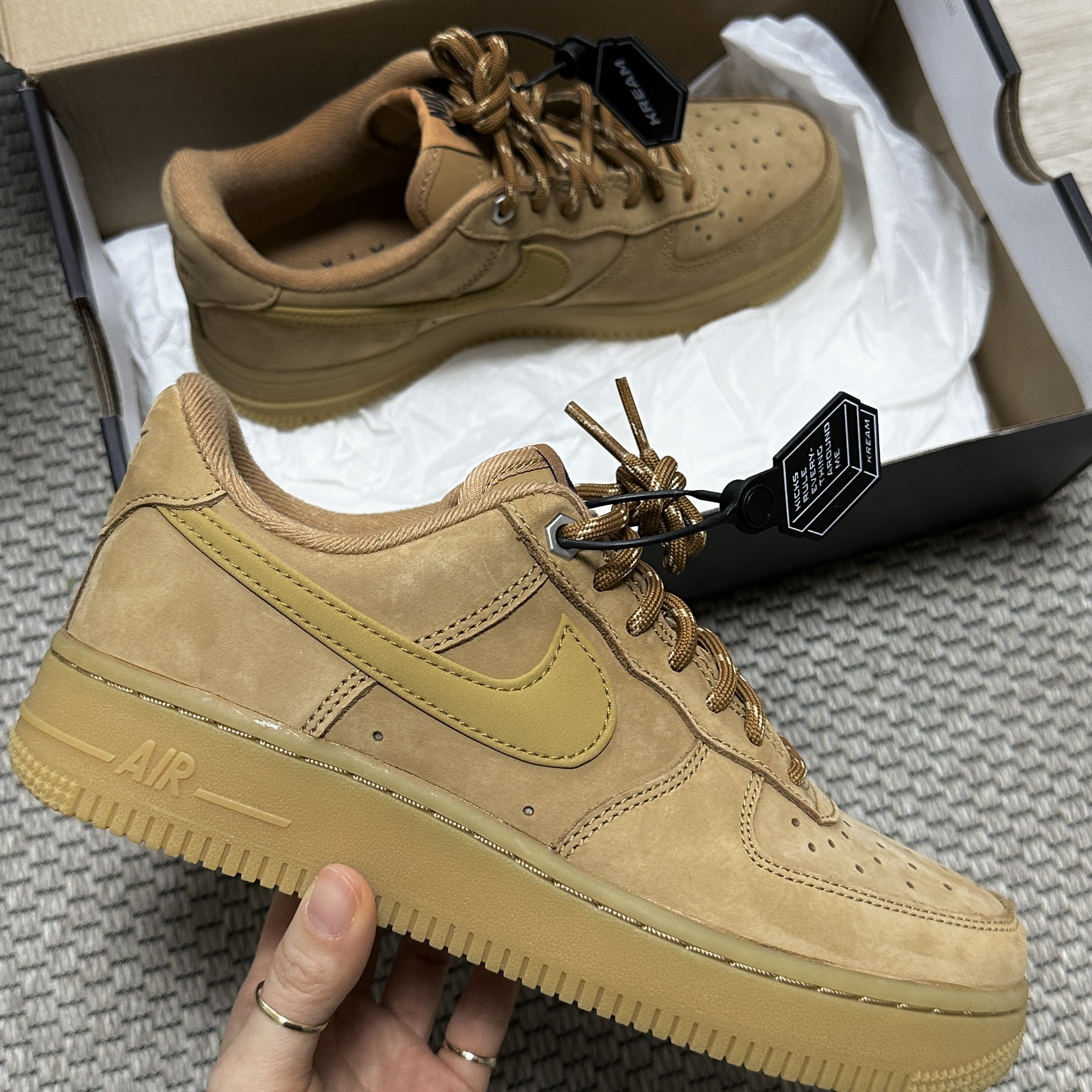 Nike Air Force 1 '07 WB Flax 착용 스타일 - 4