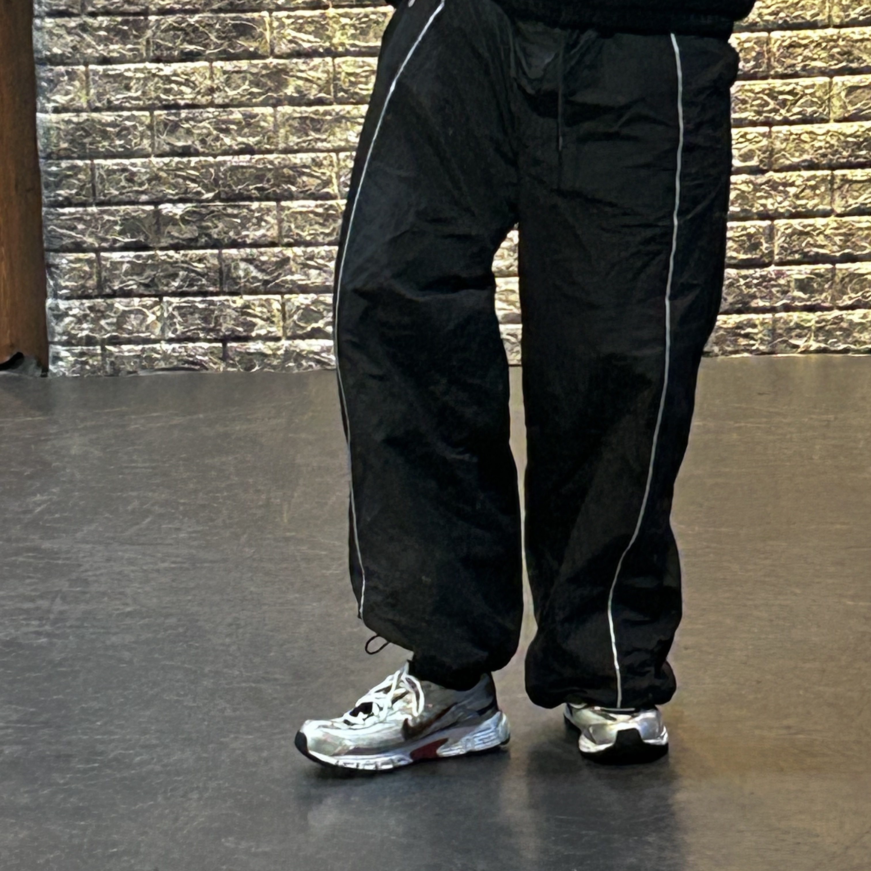 Nike Initiator Metallic Silver Black 착용 스타일