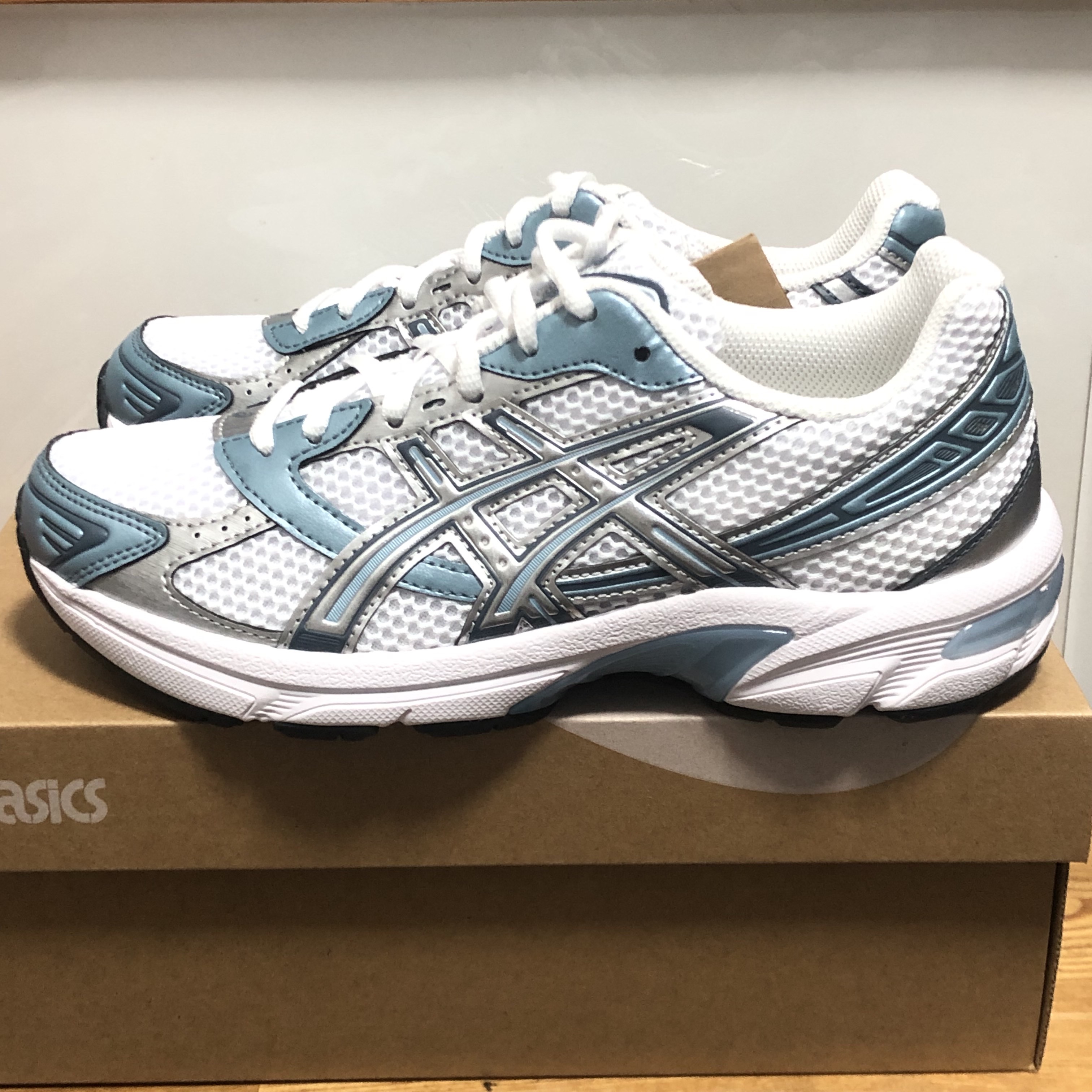 Asics Gel-1130 White Shark Skin 착용 스타일