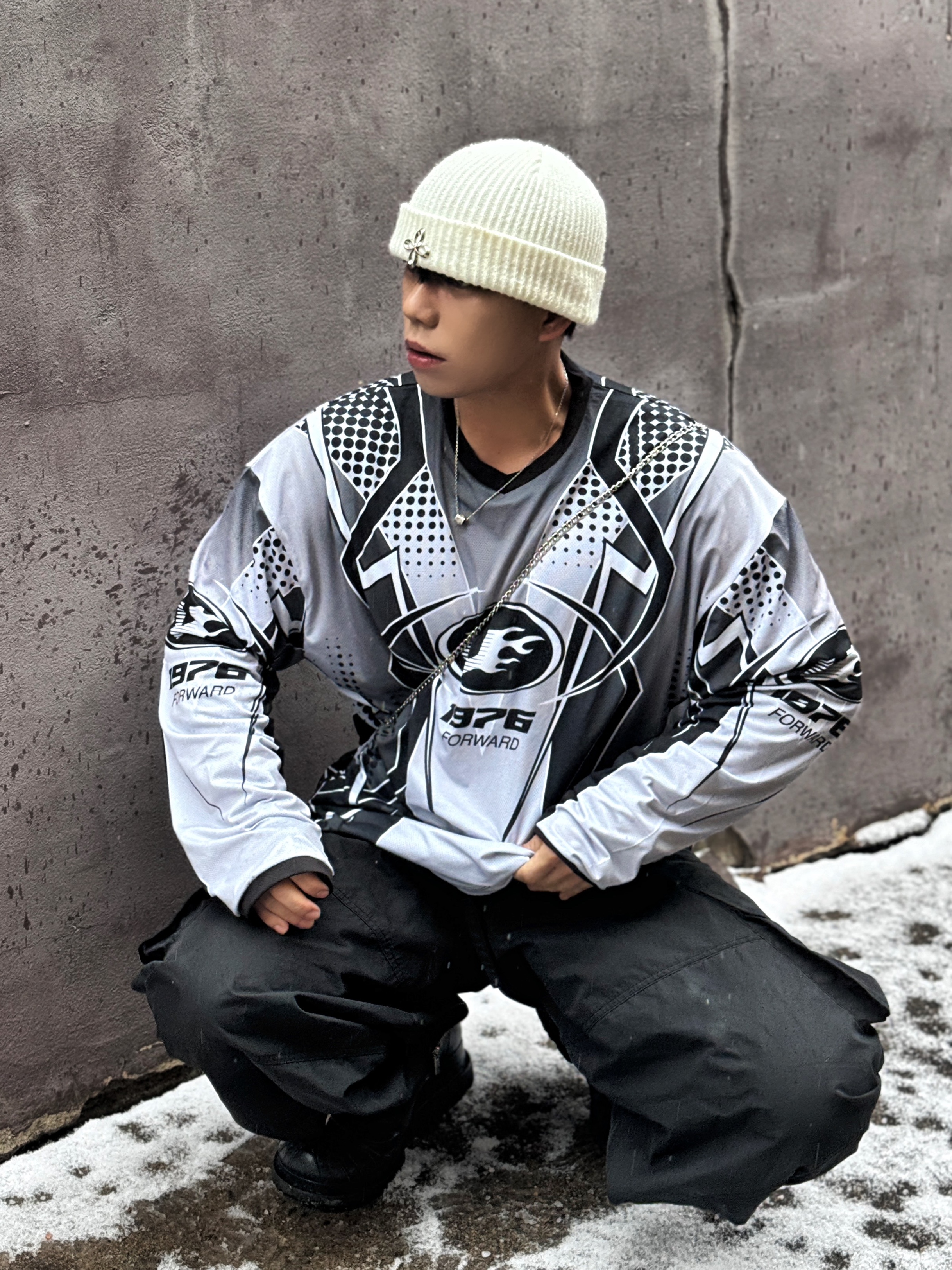 Surgery Clover Logo Beanie Ver.2 White 착용 스타일 - 8