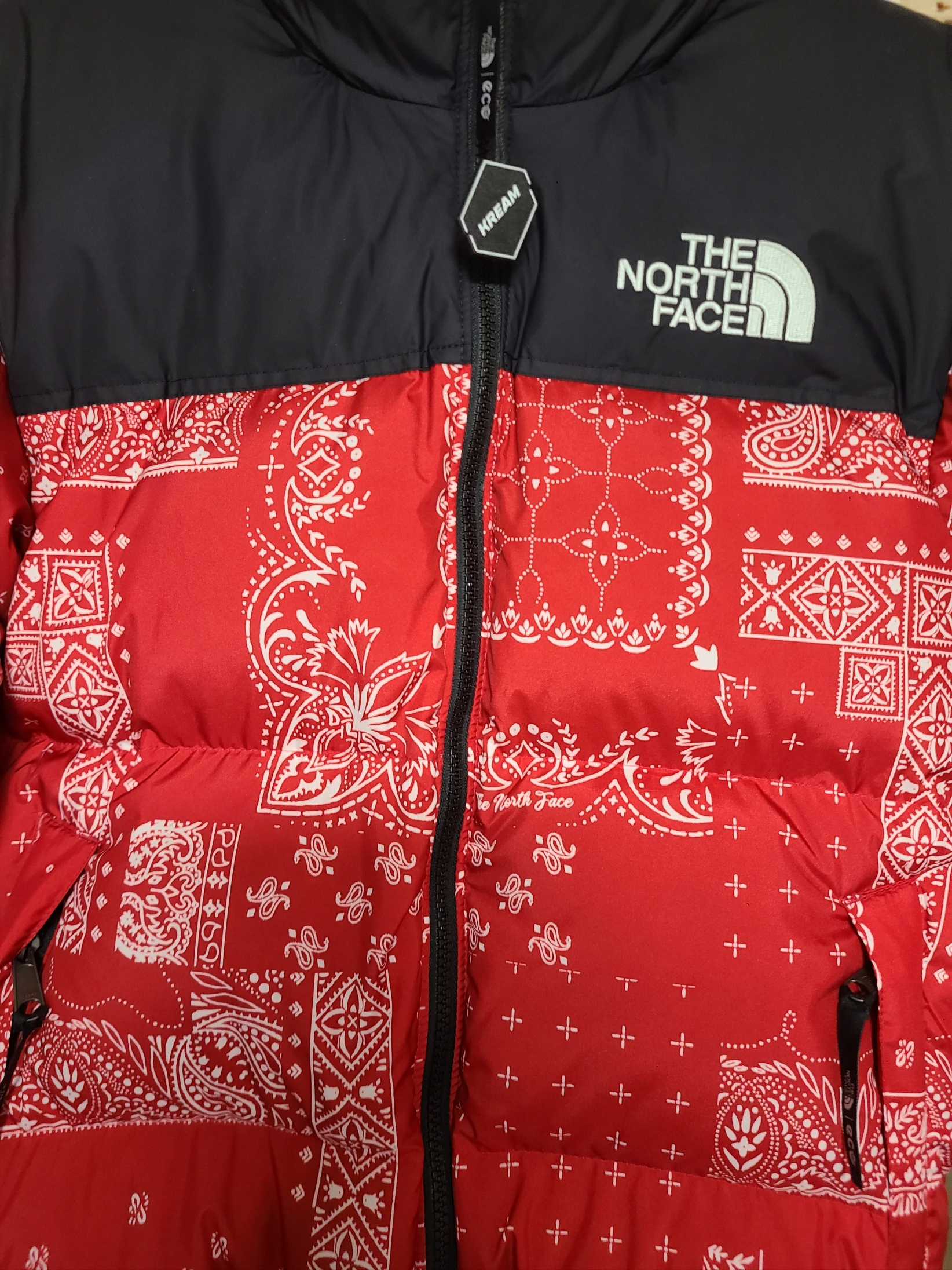 The North Face 1996 Novelty Nuptse Jacket Rio Red 착용 스타일