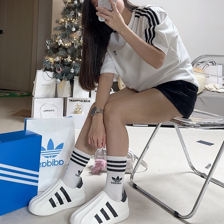 Adidas Adifom Superstar Core White 착용 스타일 - 2
