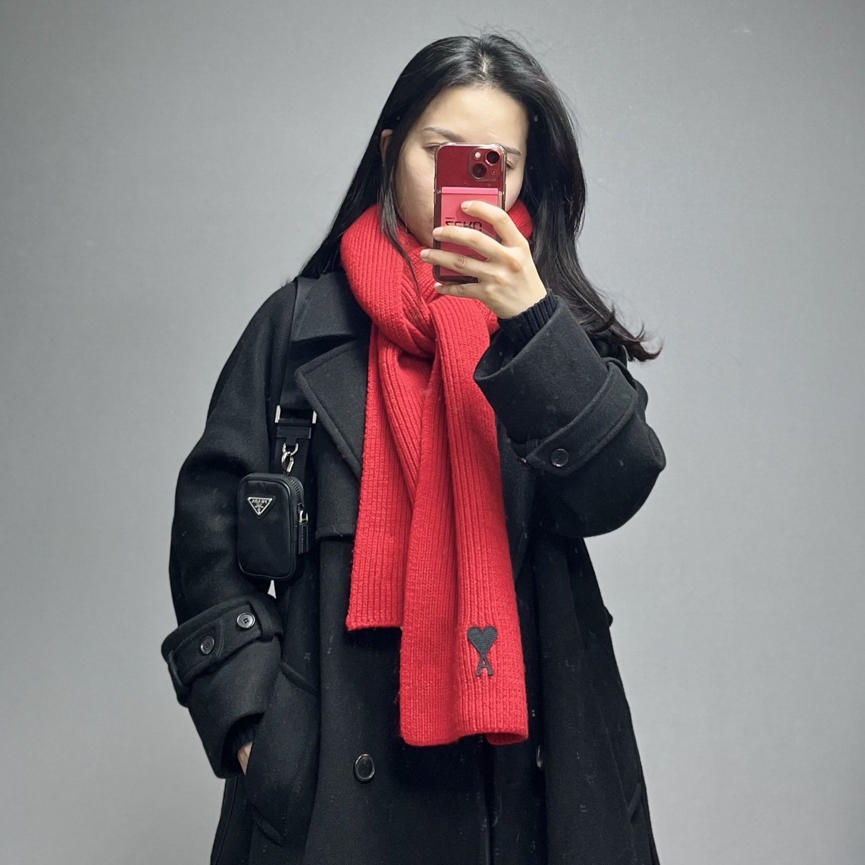AMI de Coeur Oversize Muffler Red 착용 스타일