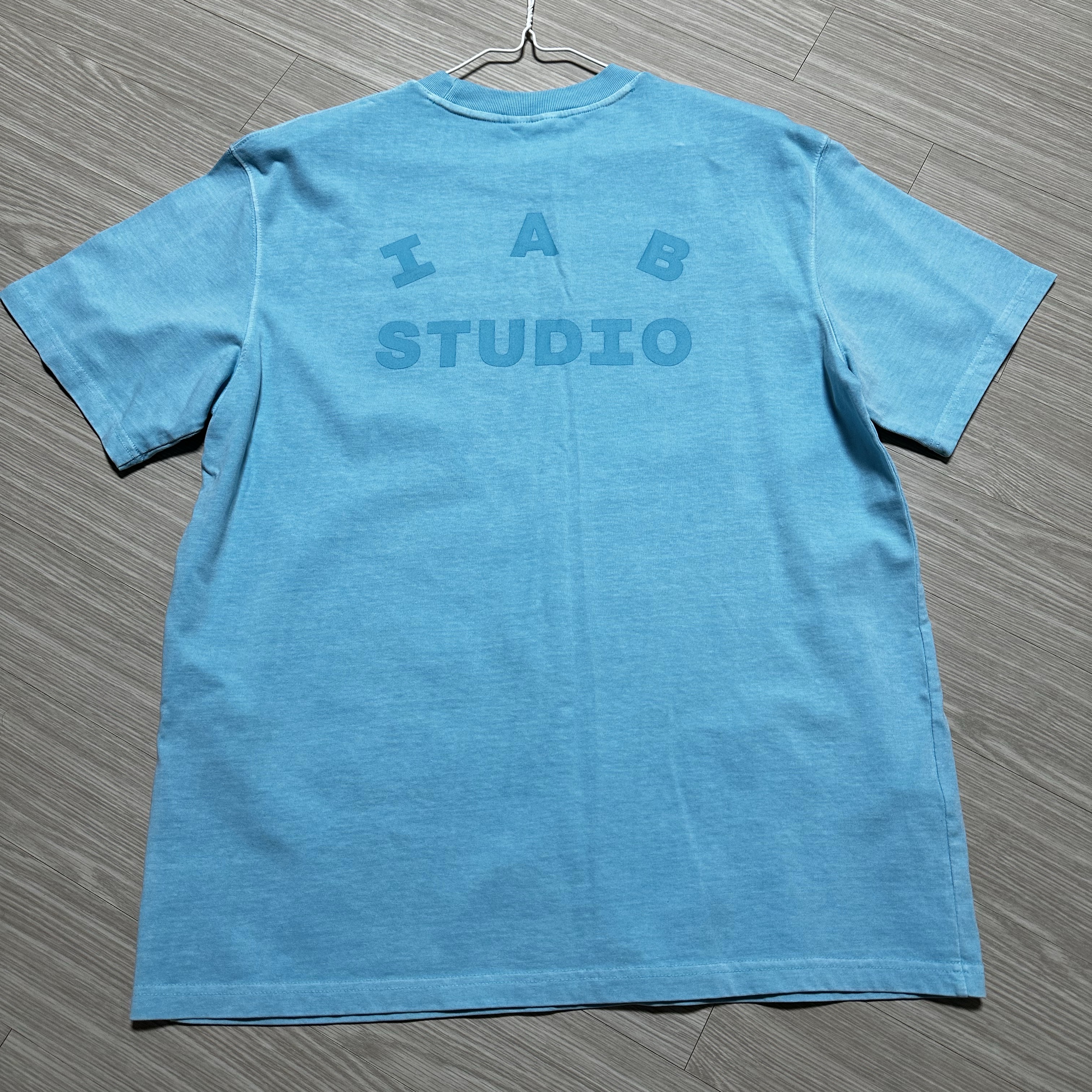 IAB Studio Pigment T-Shirt Cyan 착용 스타일