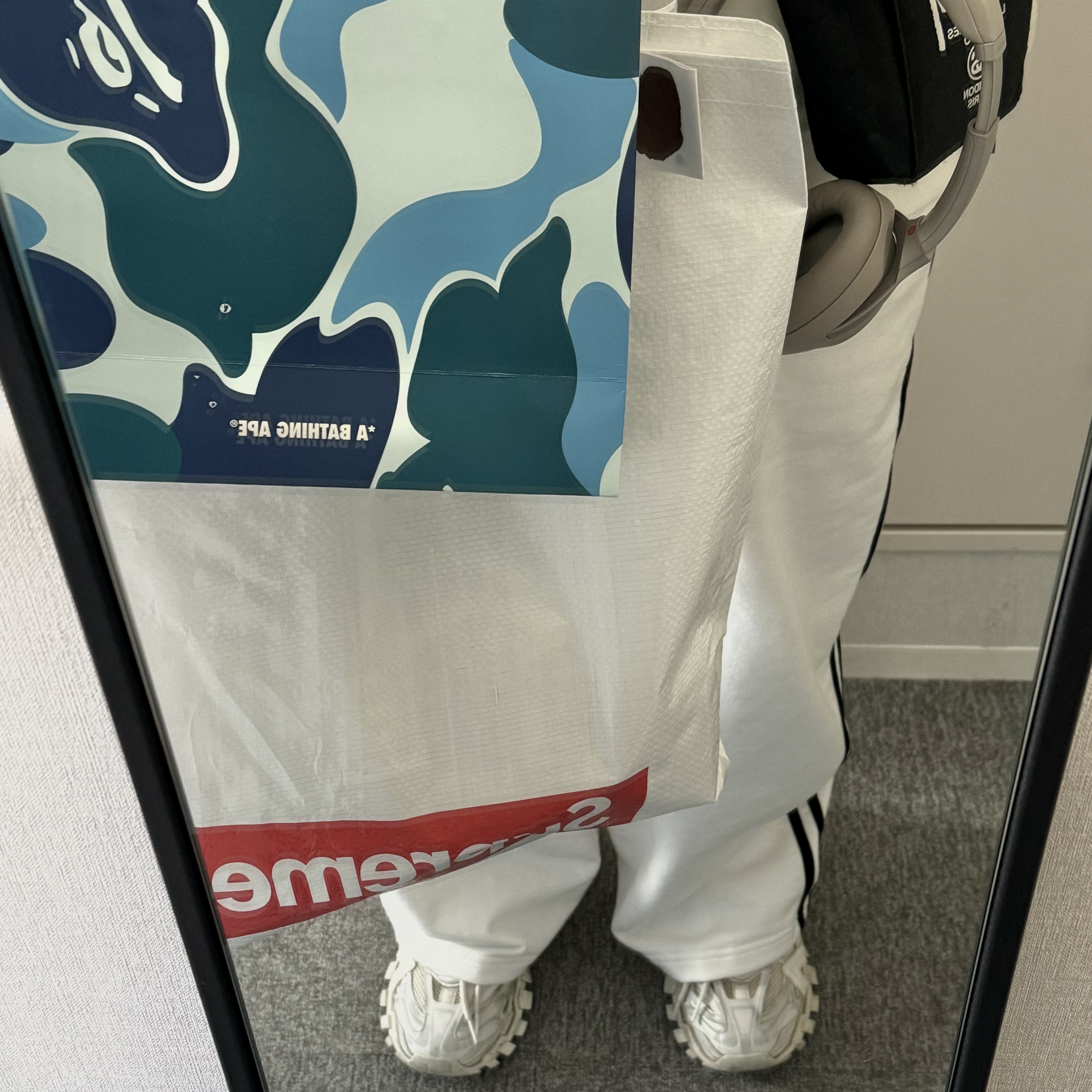 Balenciaga Track.2 Sneakers White, Sony WH-1000XM3 Silver (Korean Ver.) 착용 스타일