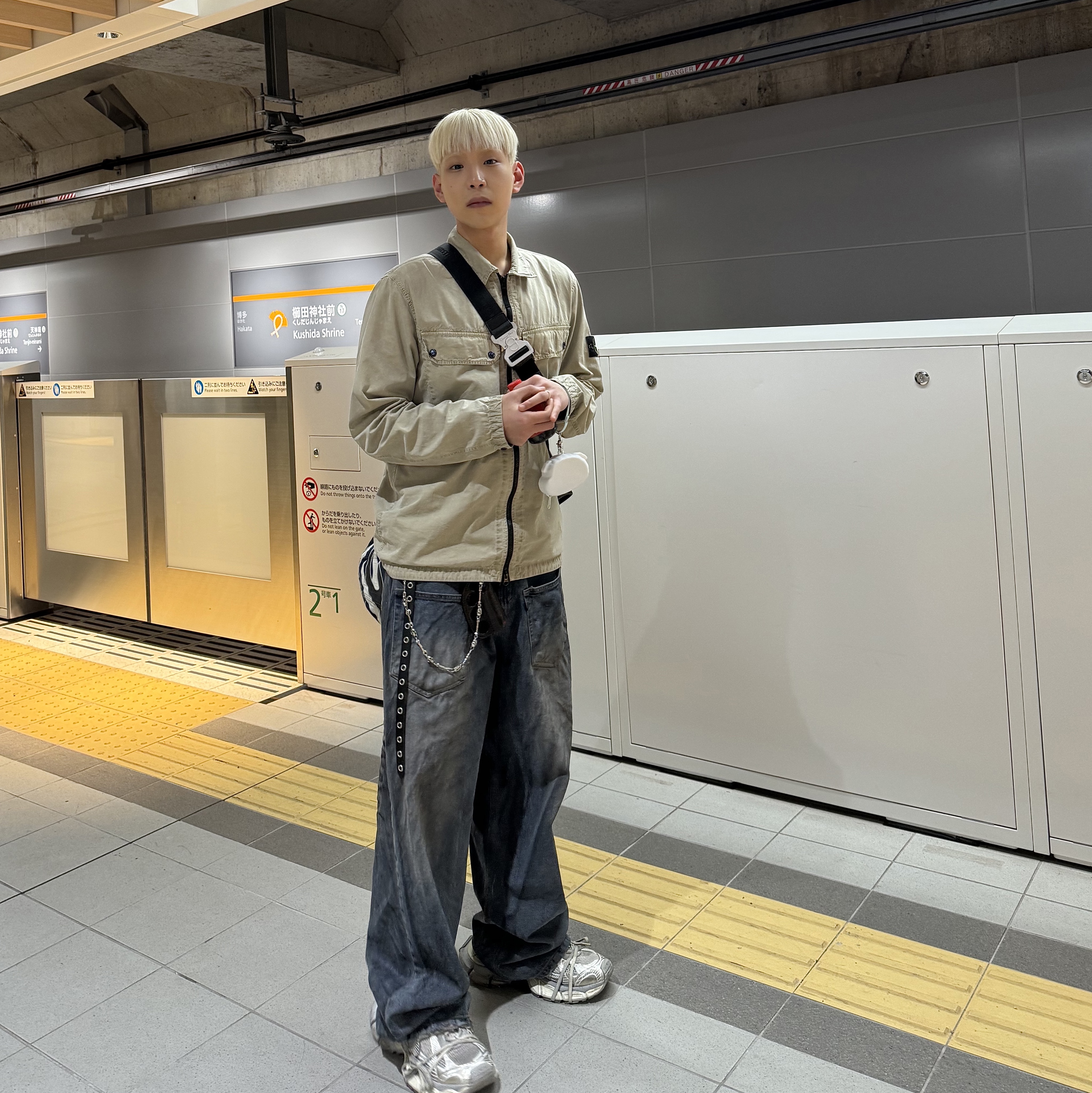 Project G/R Backward Denim Pants Blue, Balenciaga 3XL Sneakers Light Beige 착용 스타일 - 2