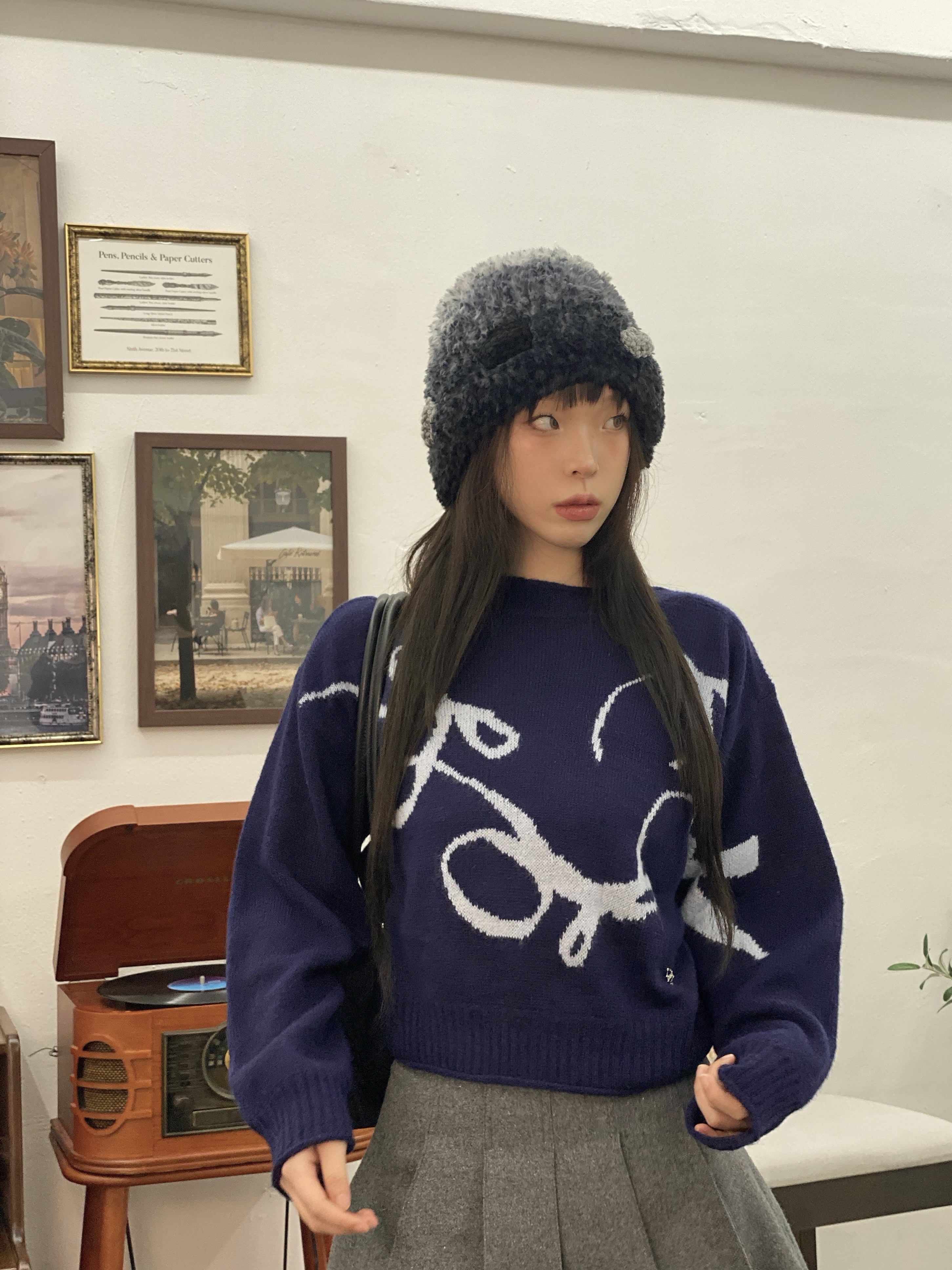 Matin Kim Sporty Tote Bag Black 착용 스타일 - 4