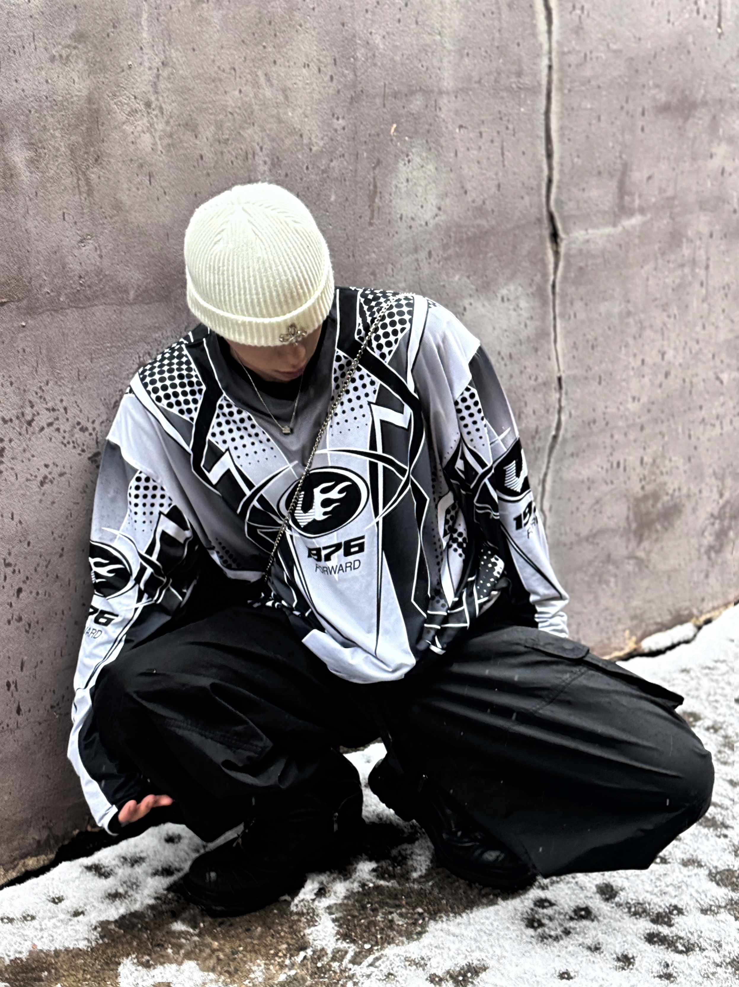 Surgery Clover Logo Beanie Ver.2 White 착용 스타일 - 7