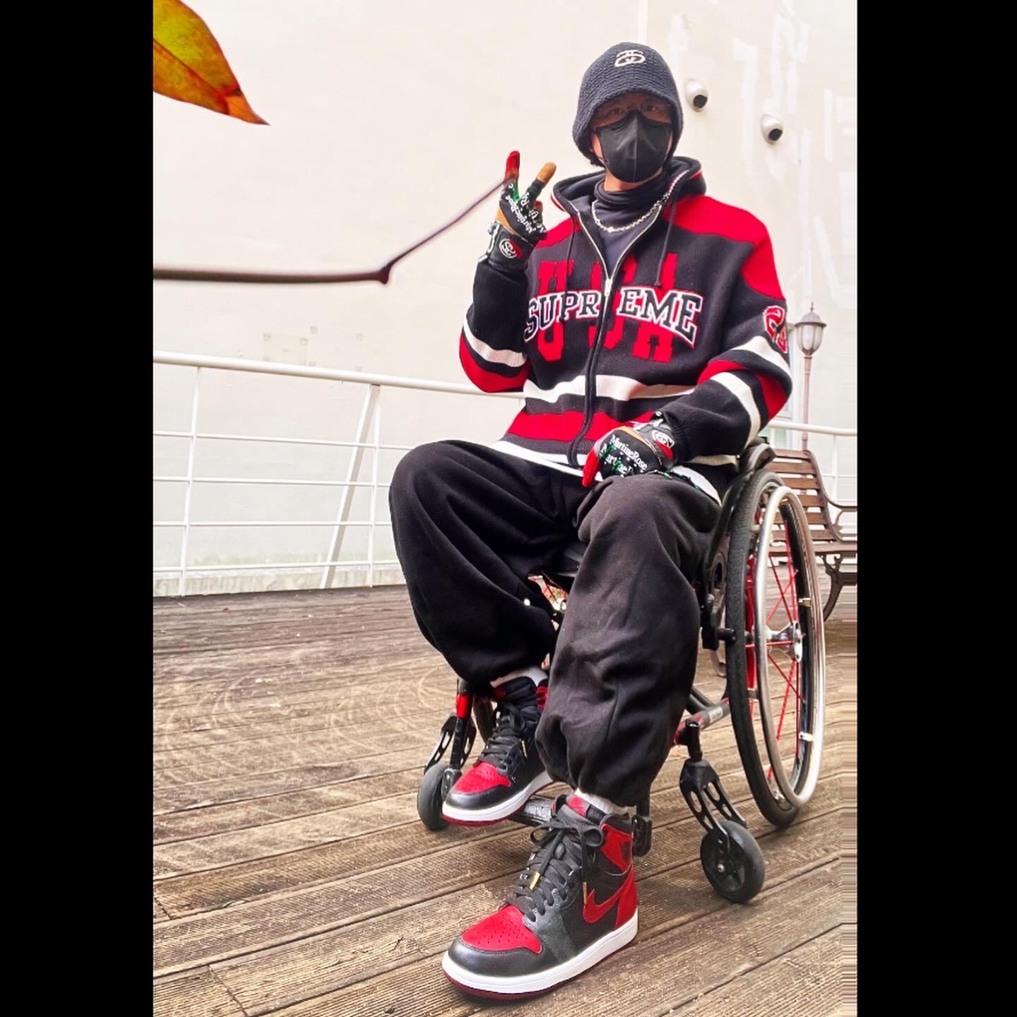 Supreme USA Zip Up Hooded Sweater Black - 23FW, Stussy SS Link Knit Bucket Hat Black 착용 스타일