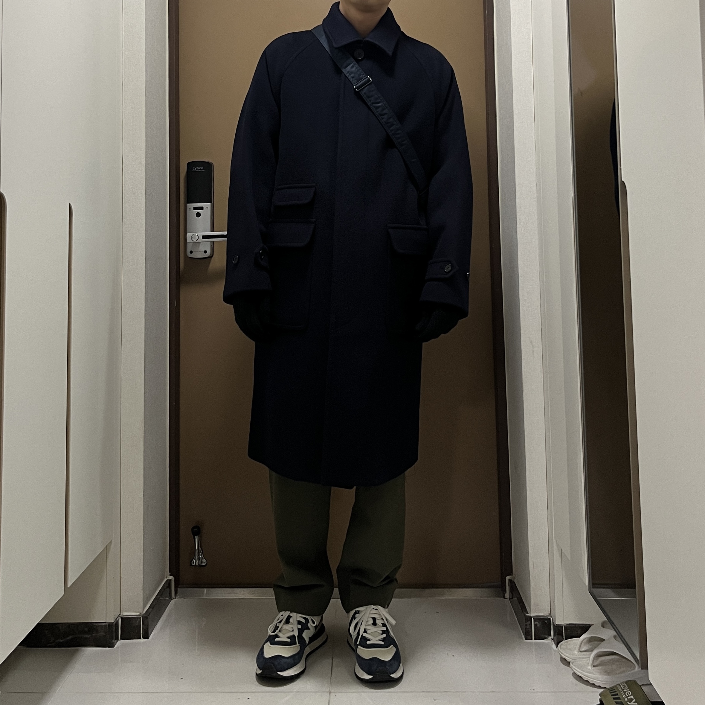 New Balance 574 Legacy Navy Blue, Porter Tanker Shoulder Bag S Iron Blue 착용 스타일 - 1