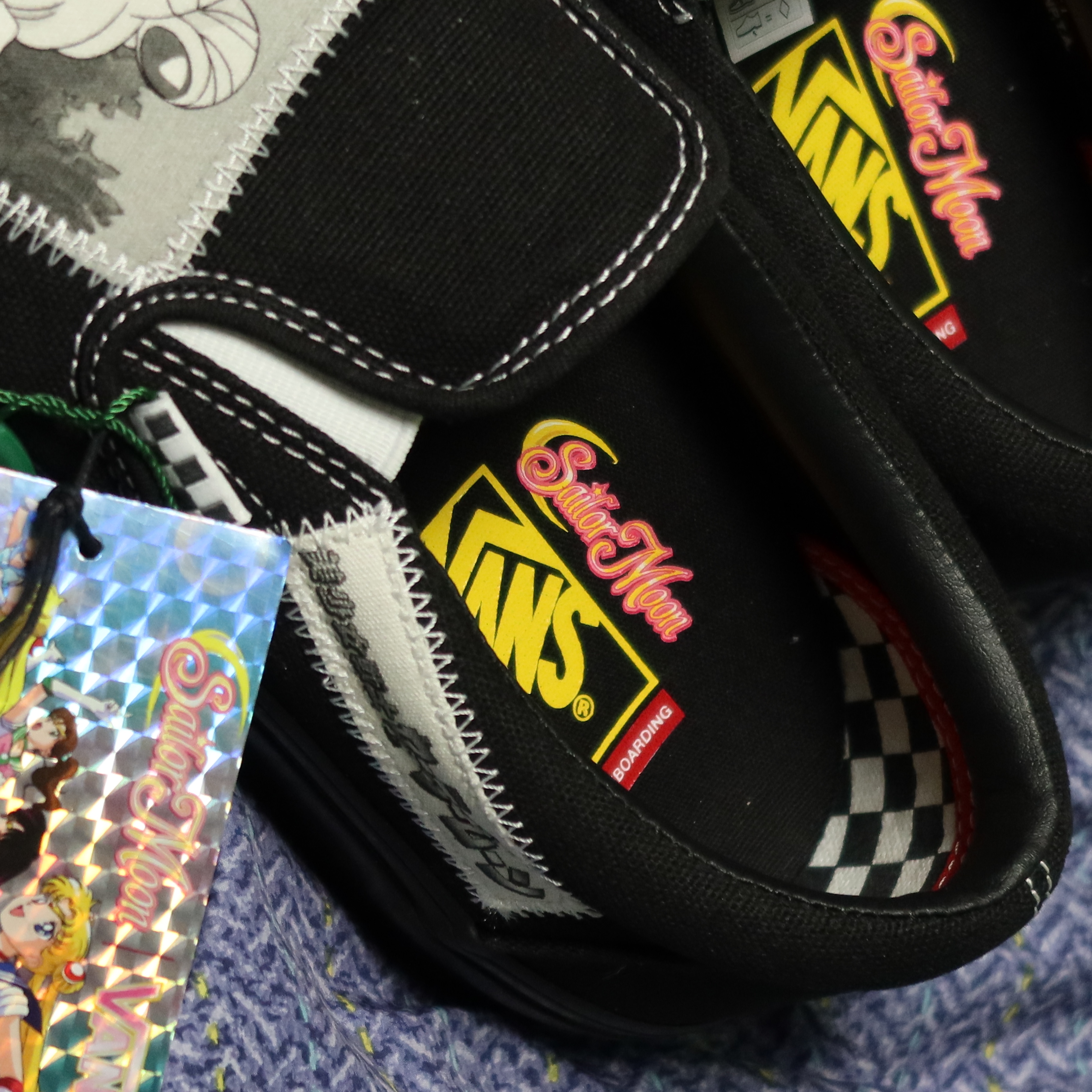 Vans x Lizzie x Sailor Moon Skate Slip-On White Black 착용 스타일 - 1
