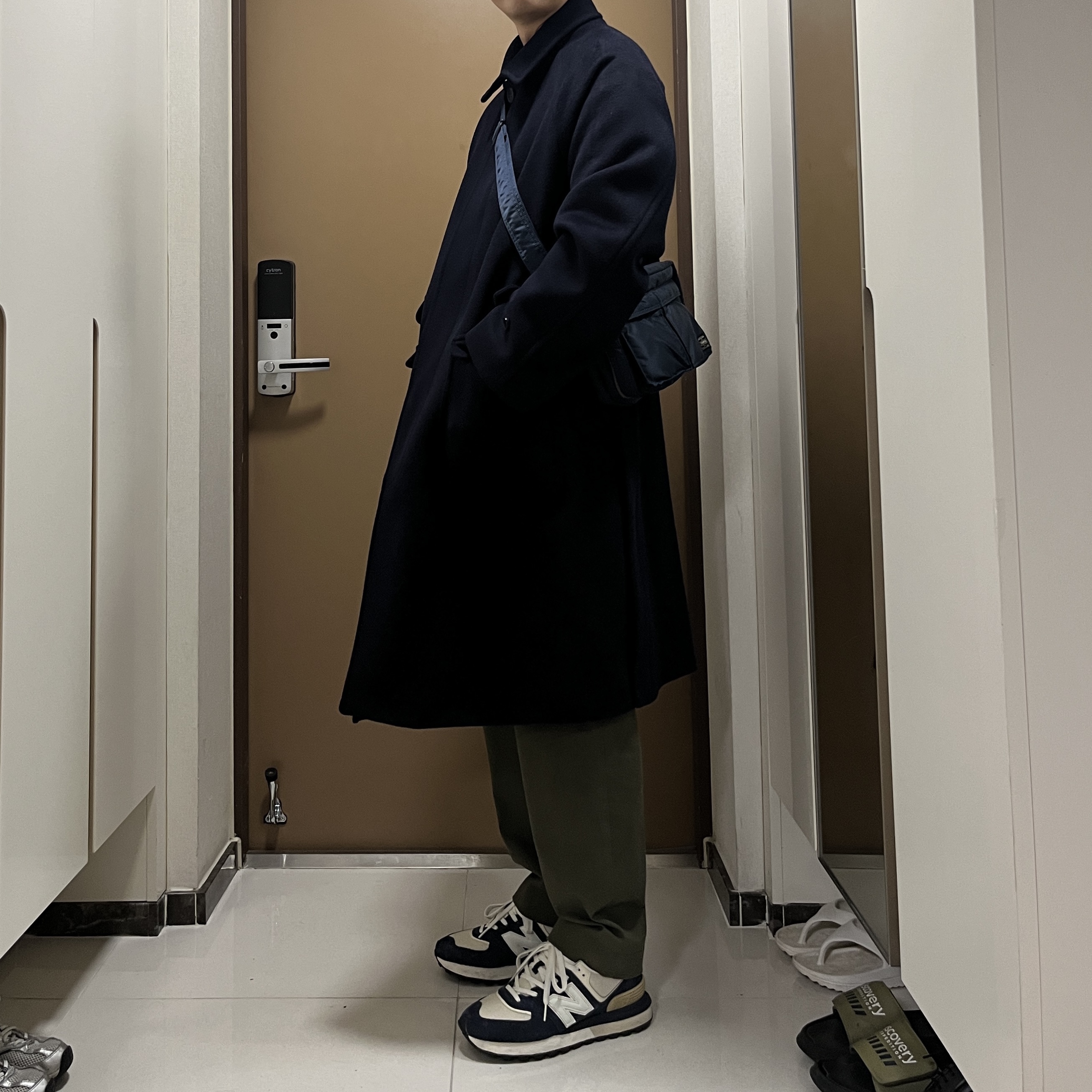New Balance 574 Legacy Navy Blue, Porter Tanker Shoulder Bag S Iron Blue 착용 스타일 - 2