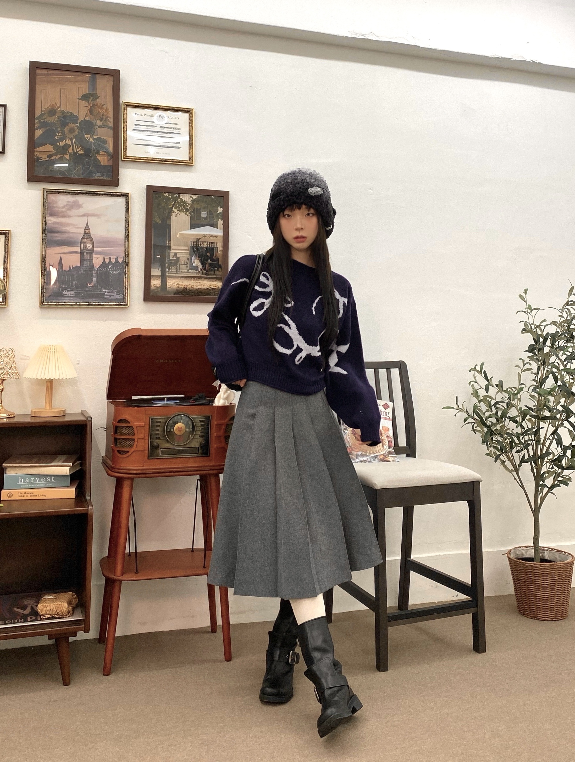 Matin Kim Sporty Tote Bag Black 착용 스타일 - 5