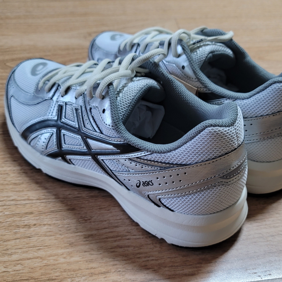 Asics Jog 100 S White Black - 2E Wide 착용 스타일 - 2