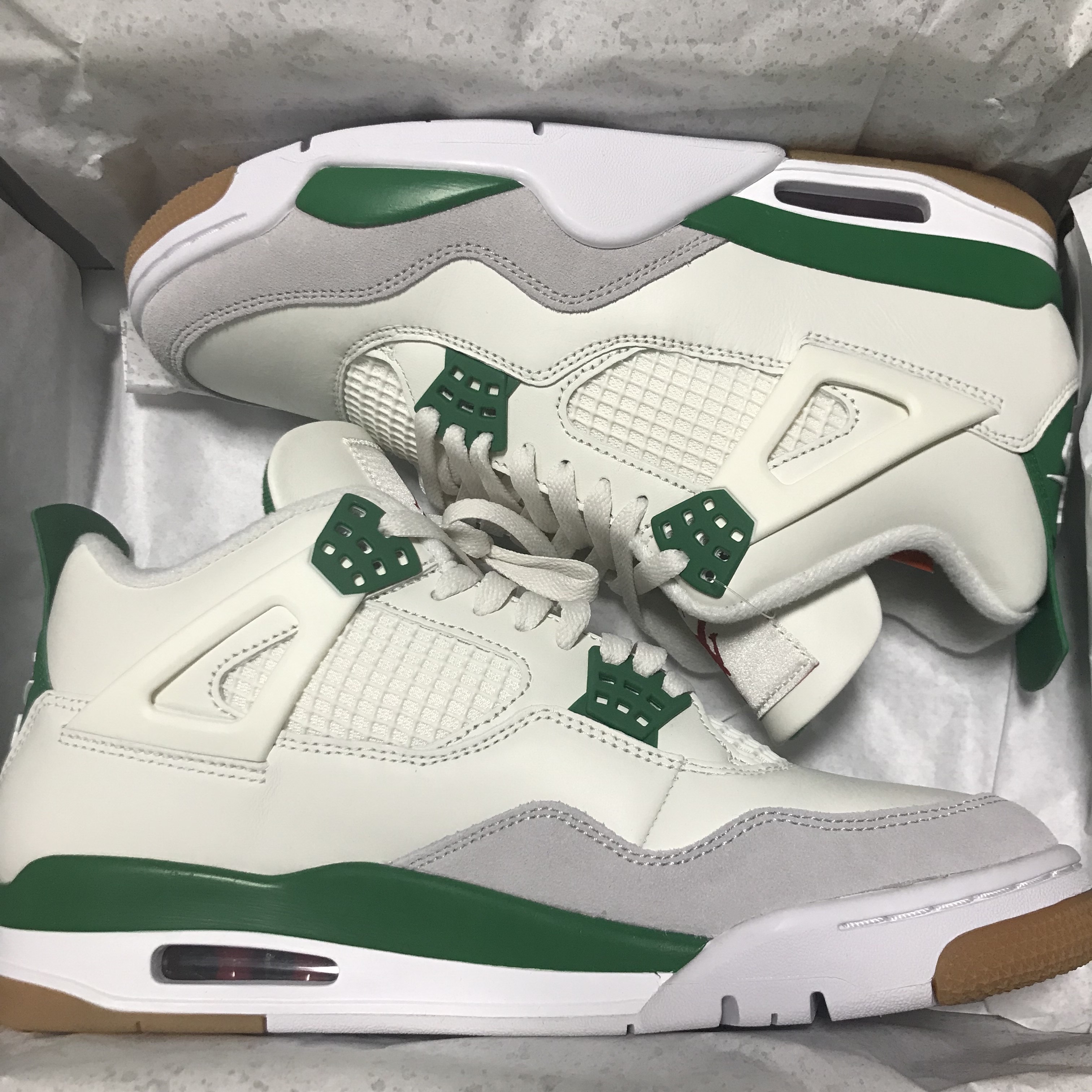 Jordan 4 x Nike SB Retro SP Pine Green 착용 스타일