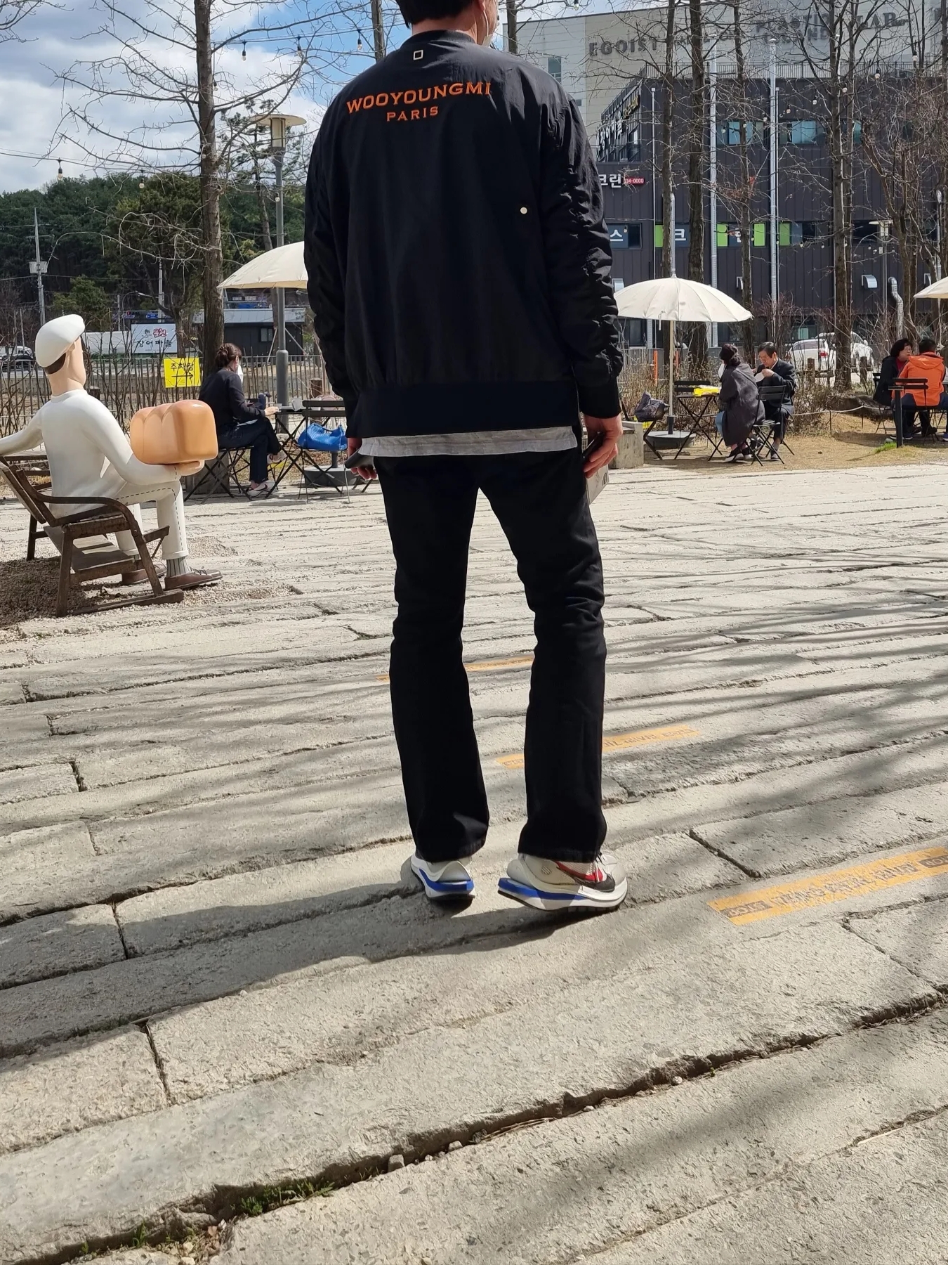 Nike x Sacai VaporWaffle Royal Fuchsia 착용 스타일 - 1