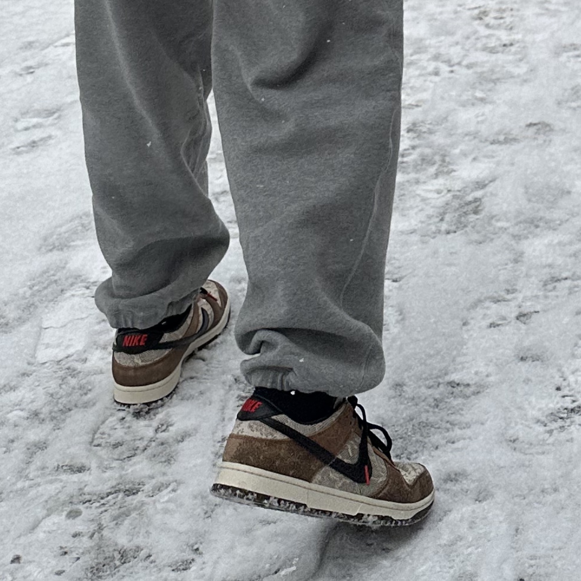 Nike Dunk Low PRM Head to Head 착용 스타일