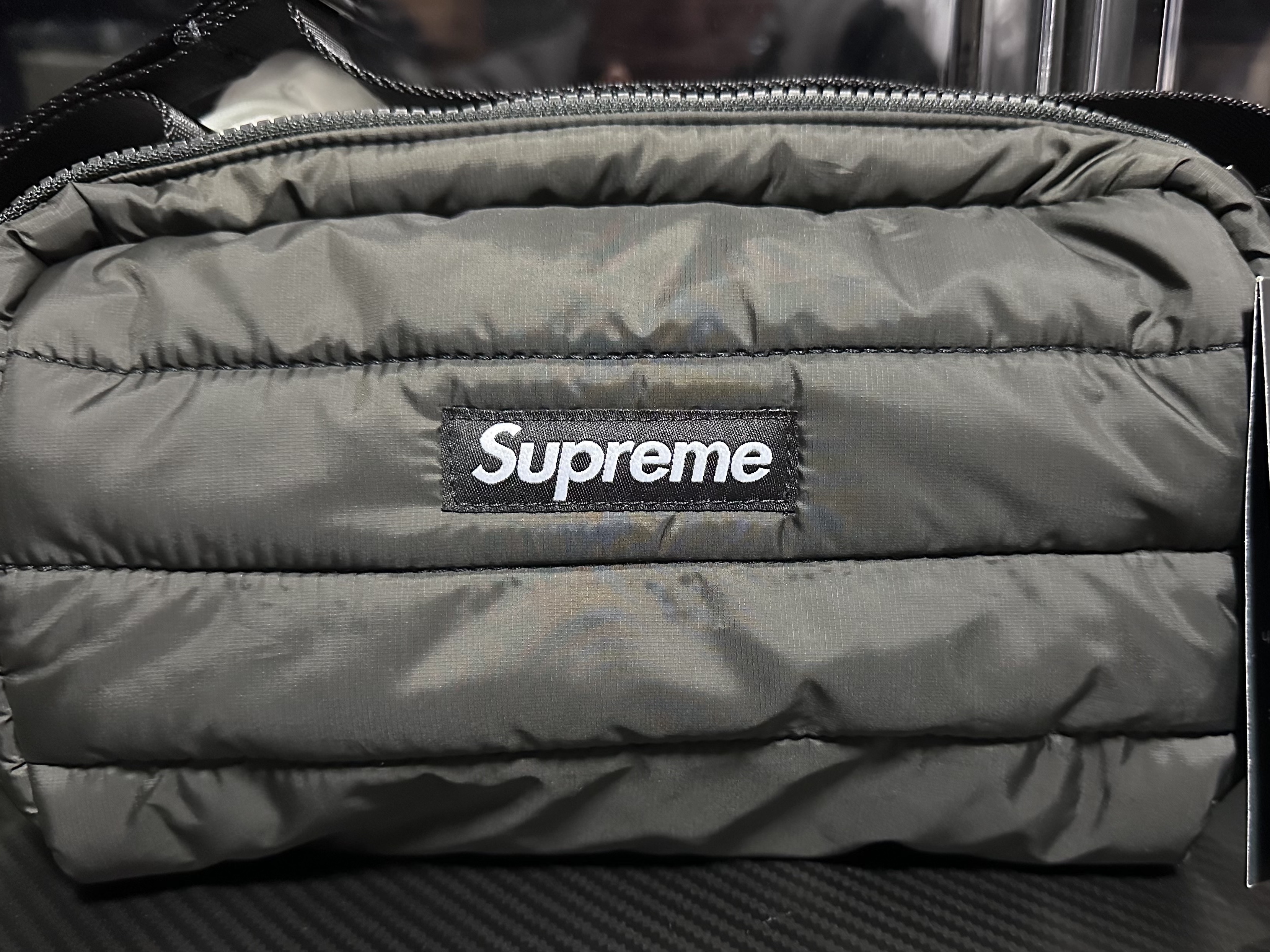 Supreme Puffer Side Bag Black - 22FW 착용 스타일