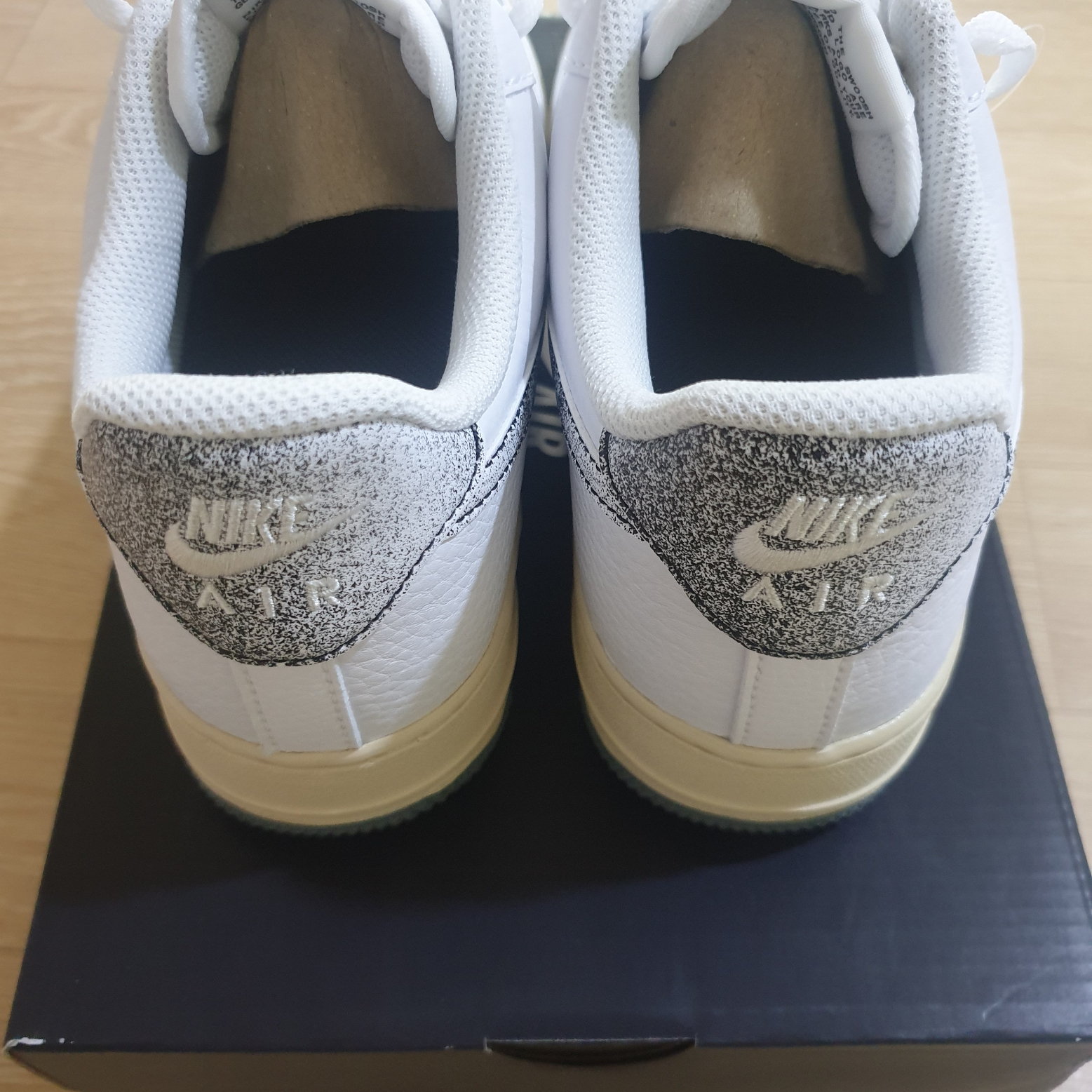 Nike Air Force 1 '07 LX White Smoke Grey 착용 스타일