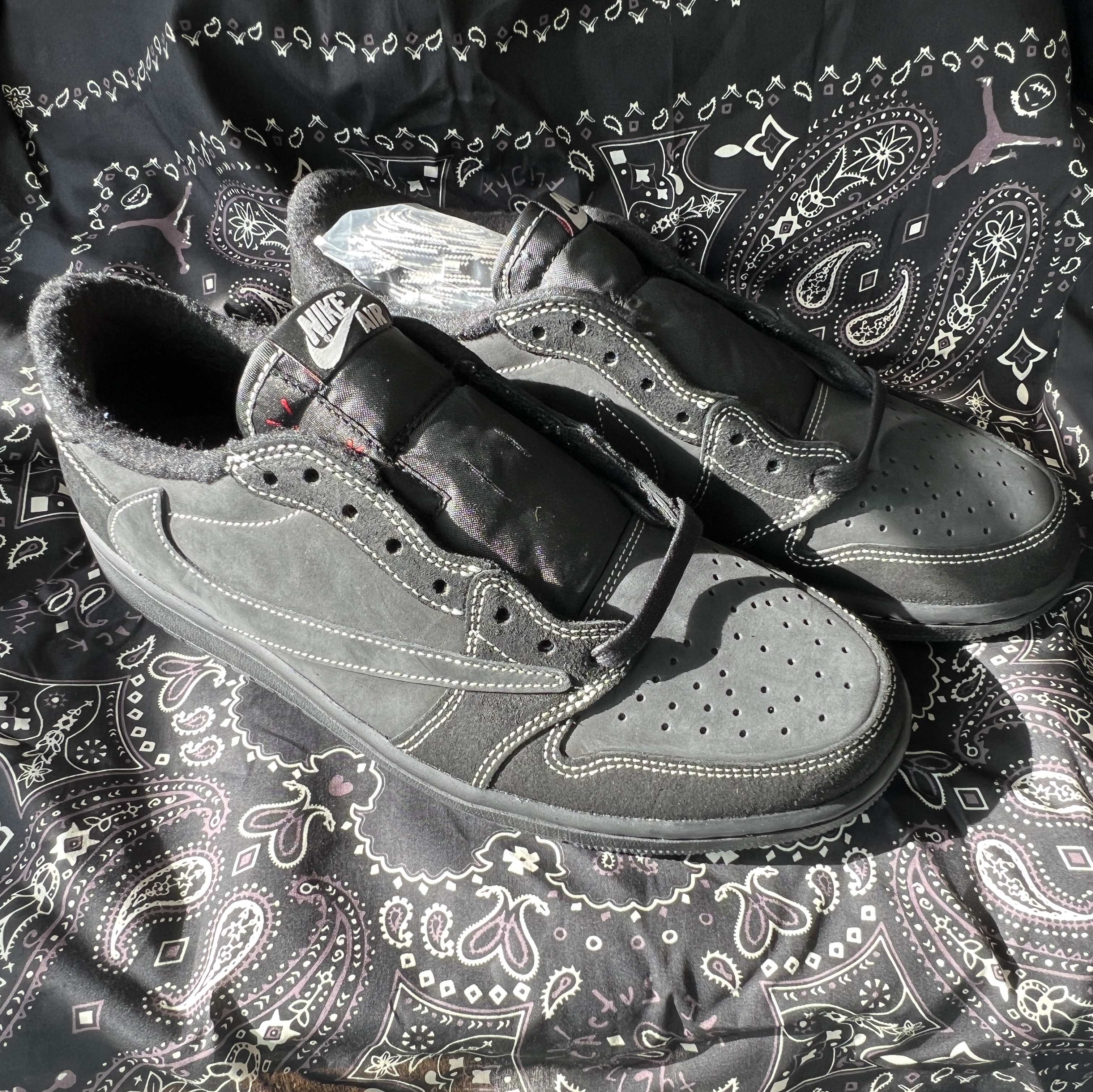 Jordan 1 x Travis Scott Retro Low OG SP Black Phantom 착용 스타일