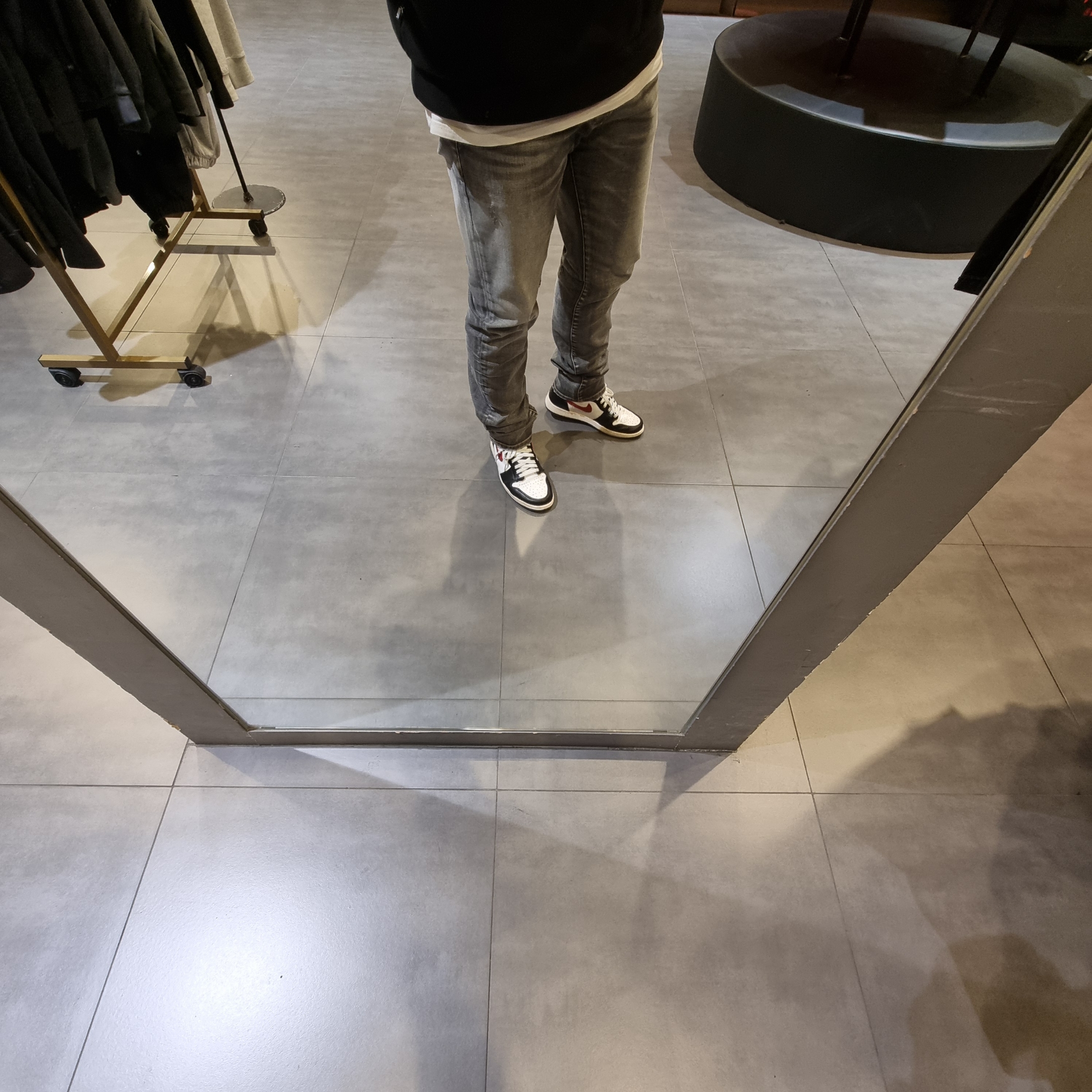 Undermycar Legion.03 Slim Fit Blue Stitch Washed Jeans Washed Gray, Jordan 1 Retro High OG Gym Red 착용 스타일 - 2