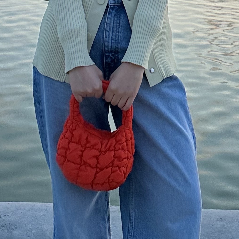COS Quilted Micro Bag Orange 착용 스타일