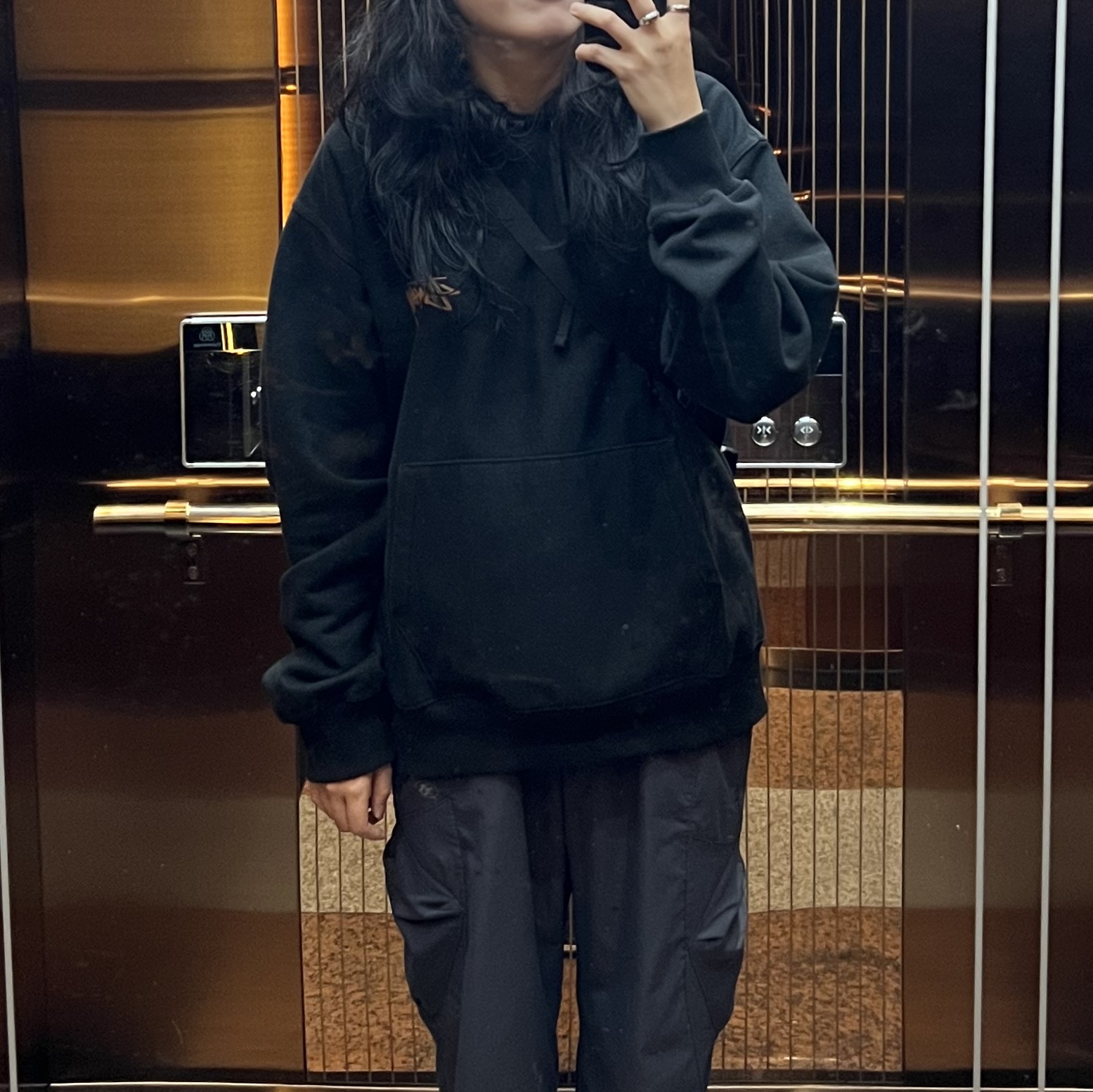 Stussy Skate Tough Hoodie Black 착용 스타일 - 2
