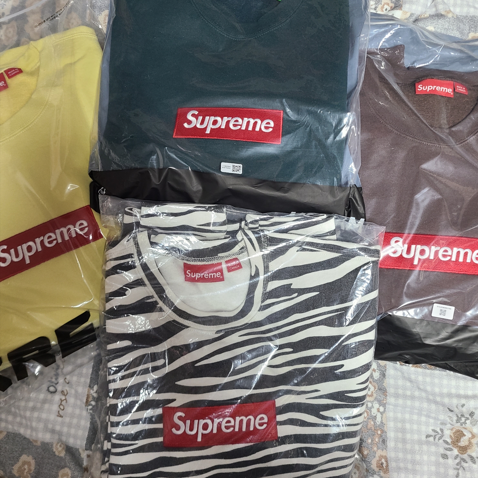 Supreme Box Logo Crewneck Dark Pine - 22FW, Supreme Box Logo Crewneck Brown - 22FW 착용 스타일