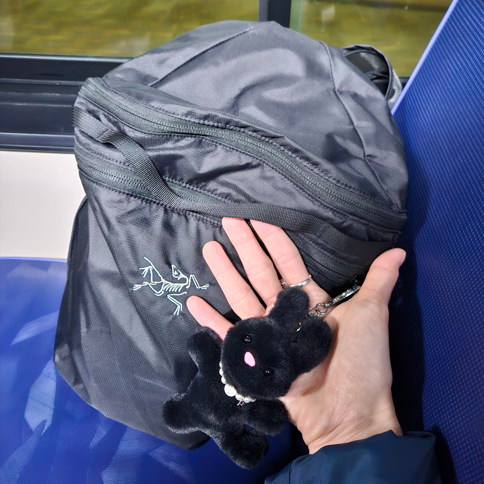 Arc'teryx Heliad 15 Backpack Black 착용 스타일
