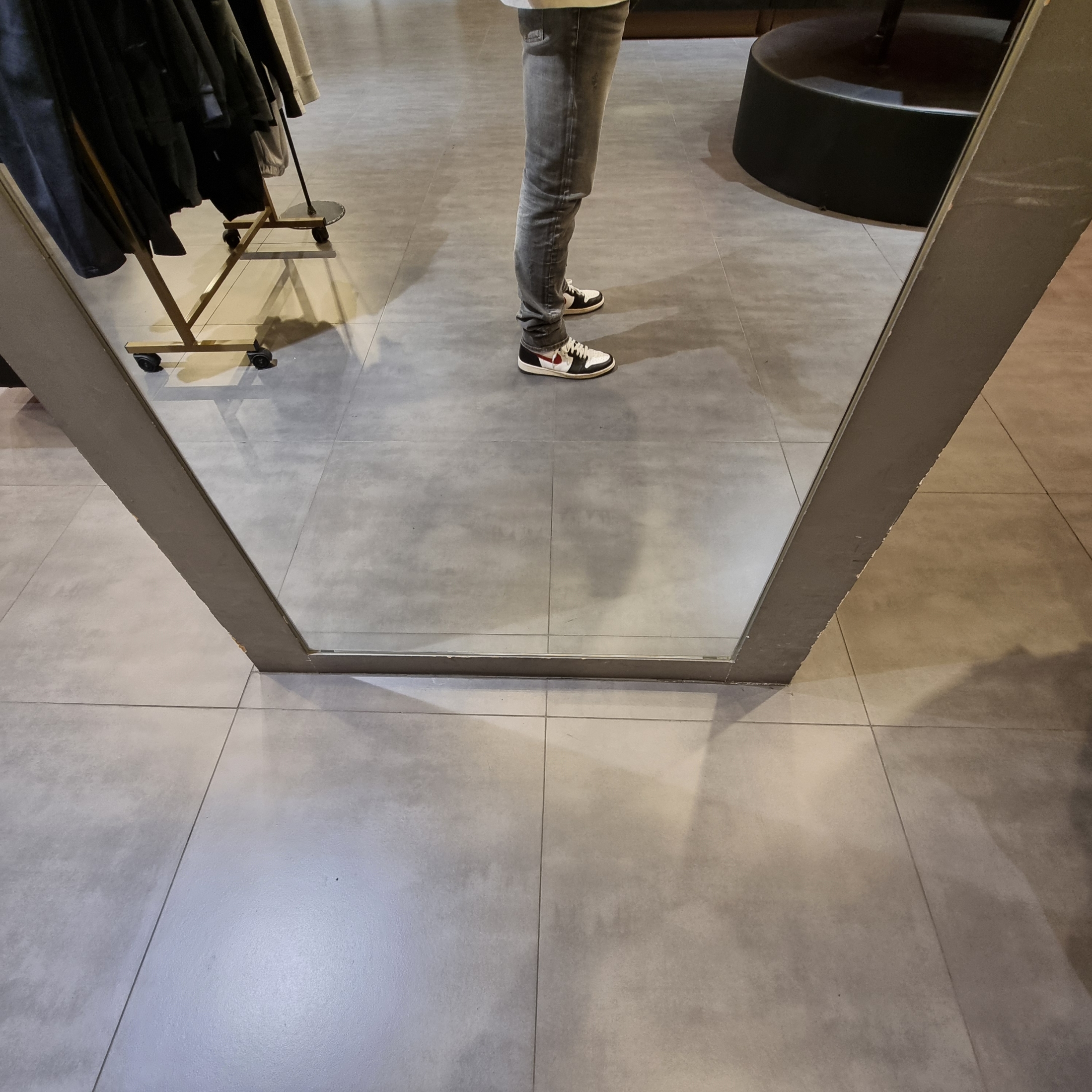 Undermycar Legion.03 Slim Fit Blue Stitch Washed Jeans Washed Gray, Jordan 1 Retro High OG Gym Red 착용 스타일 - 3