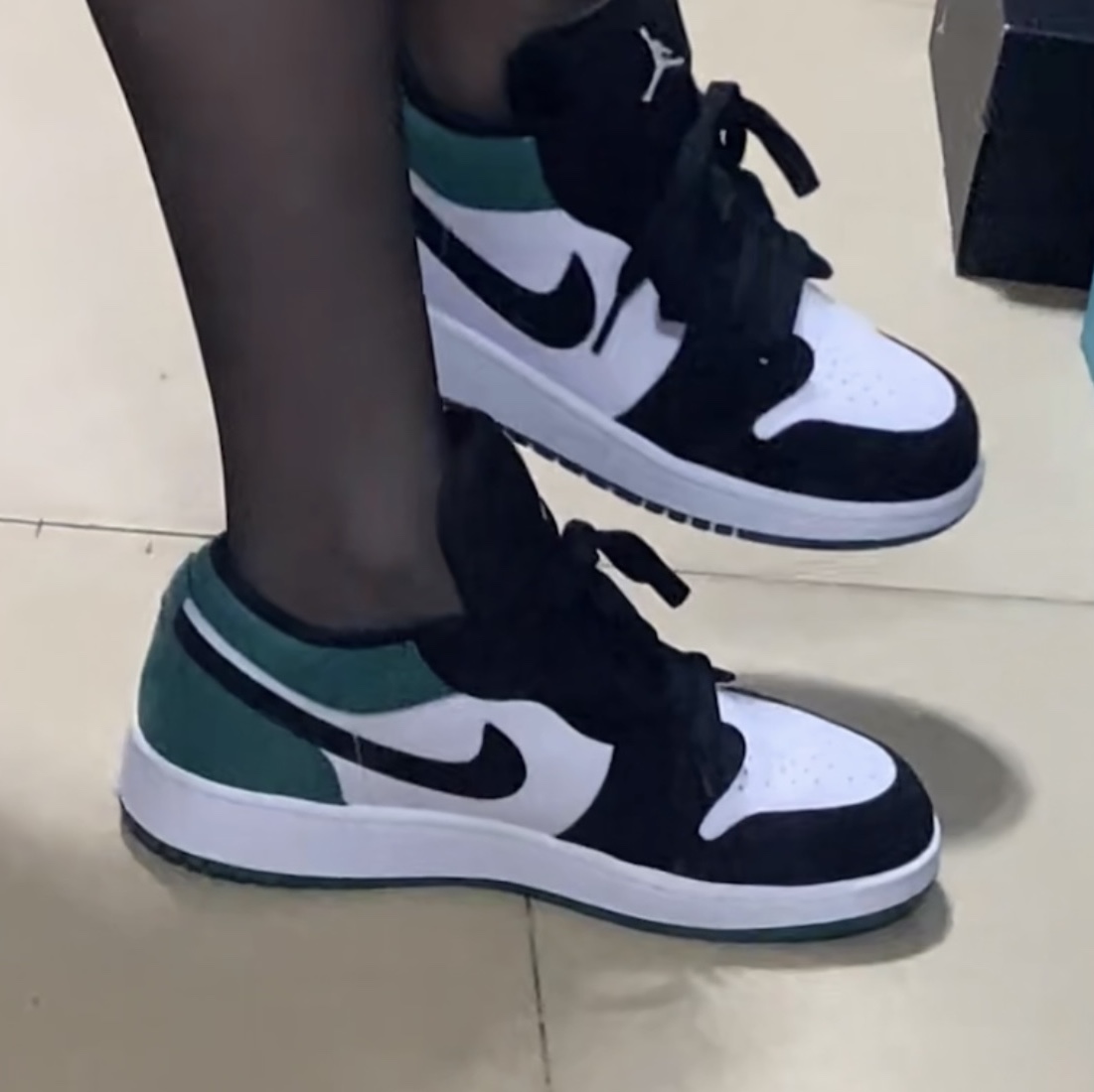 (GS) Jordan 1 Low Black Mystic Green 착용 스타일 - 2