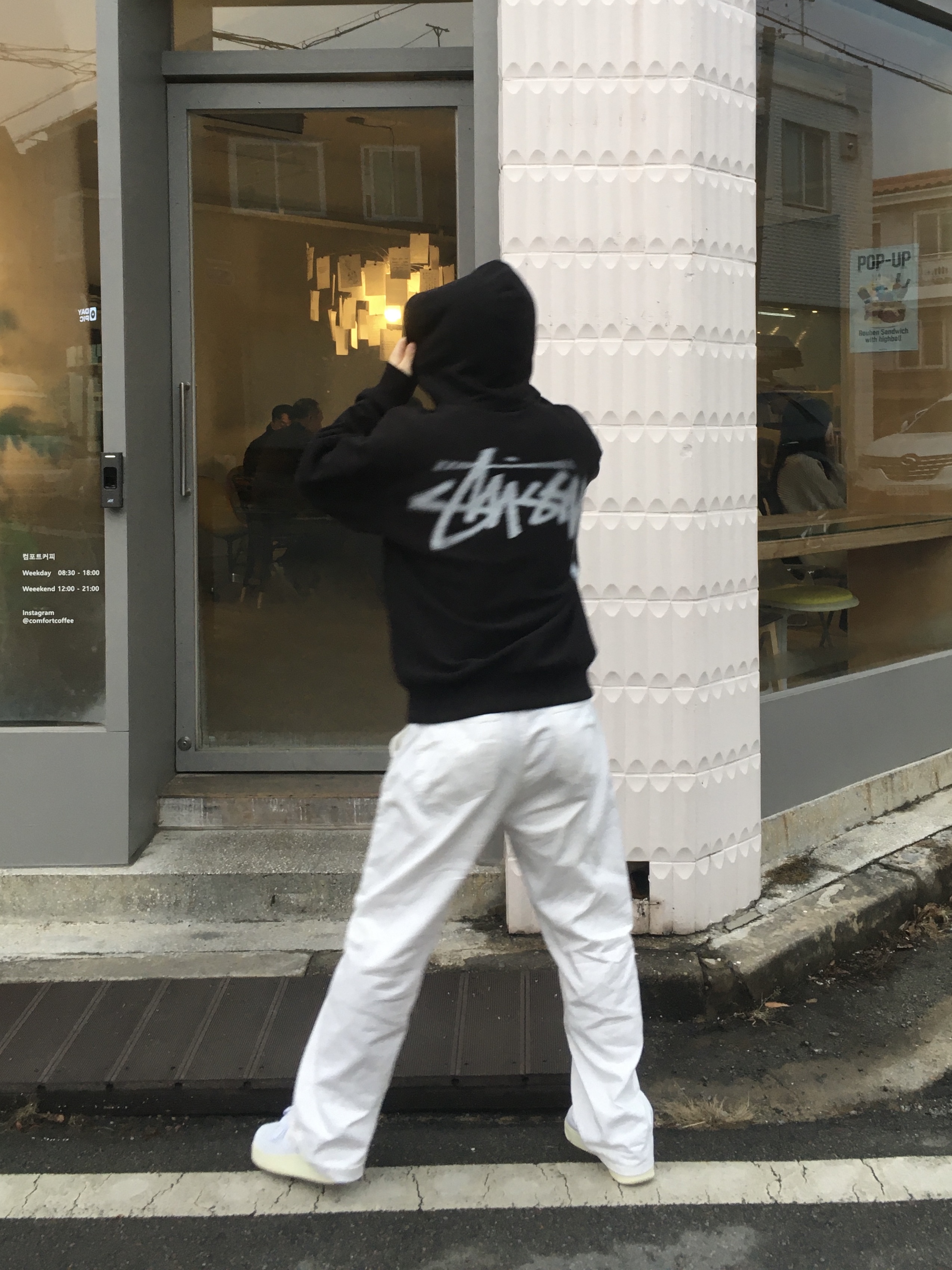 Nike Air Force 1 '07 LX Pale Vanilla, Stussy Dizzy Stock Hoodie Black 착용 스타일