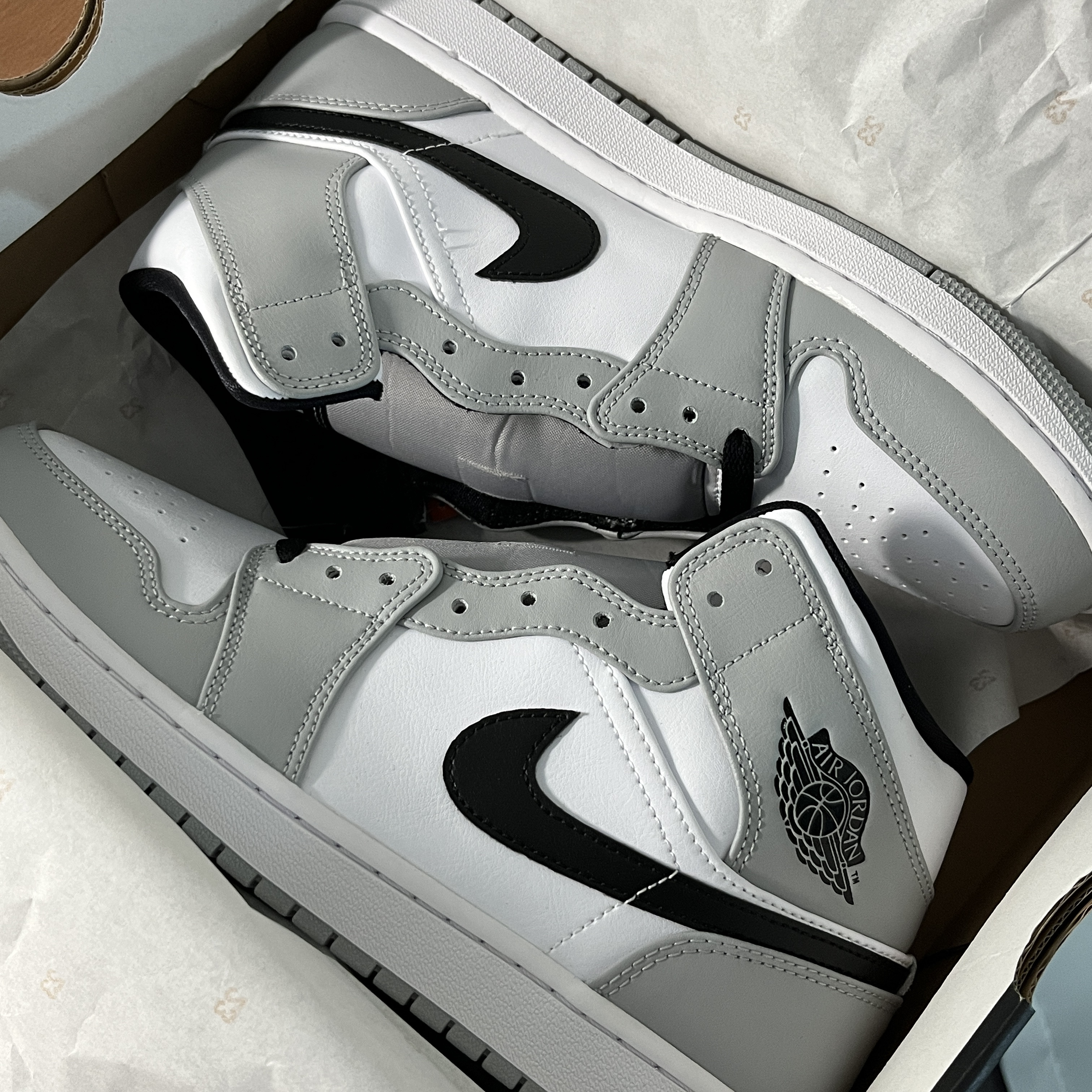 Jordan 1 Mid Light Smoke Grey 착용 스타일