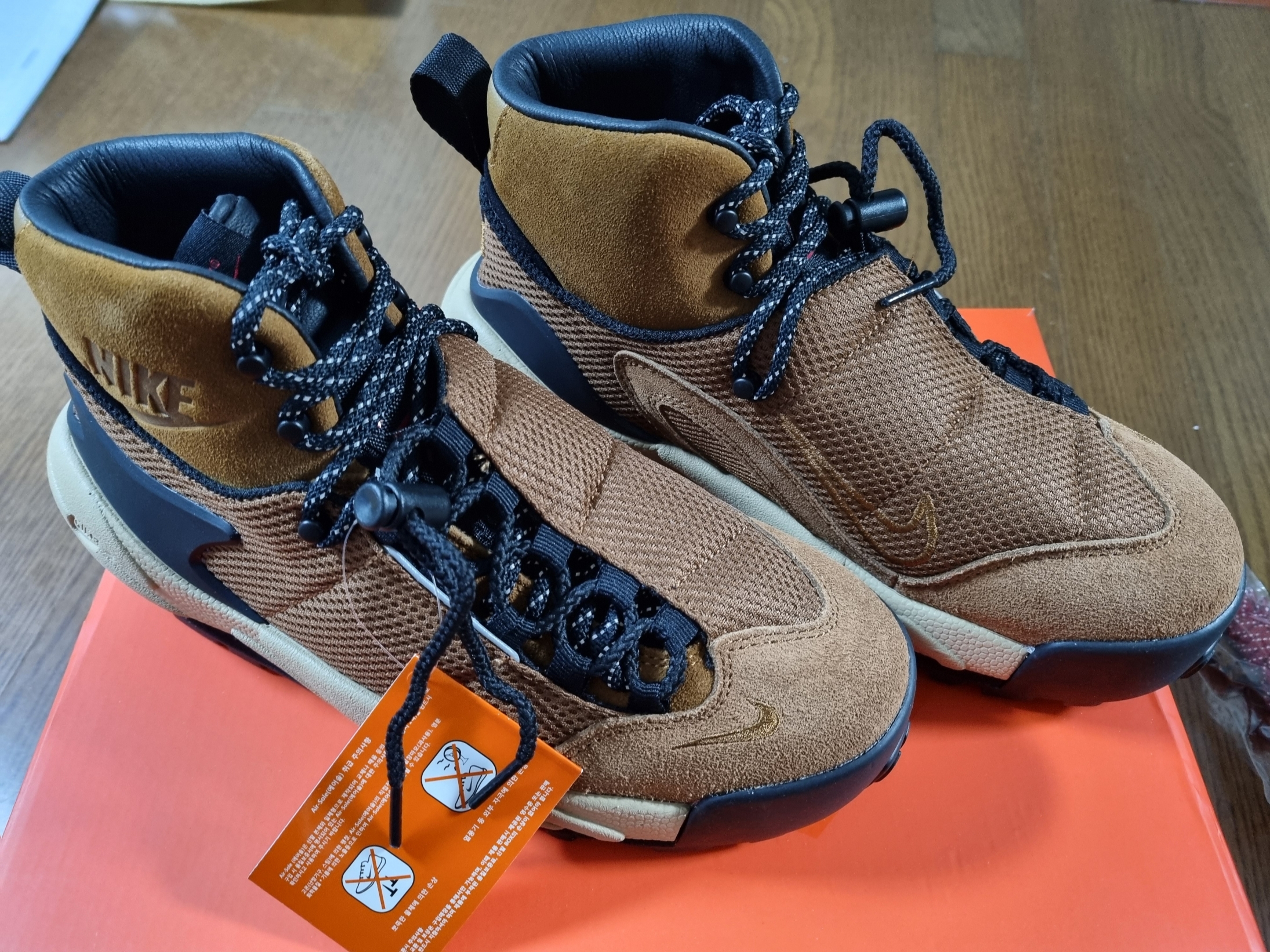 Nike x Sacai Magmascape SP Pecan 착용 스타일 - 1