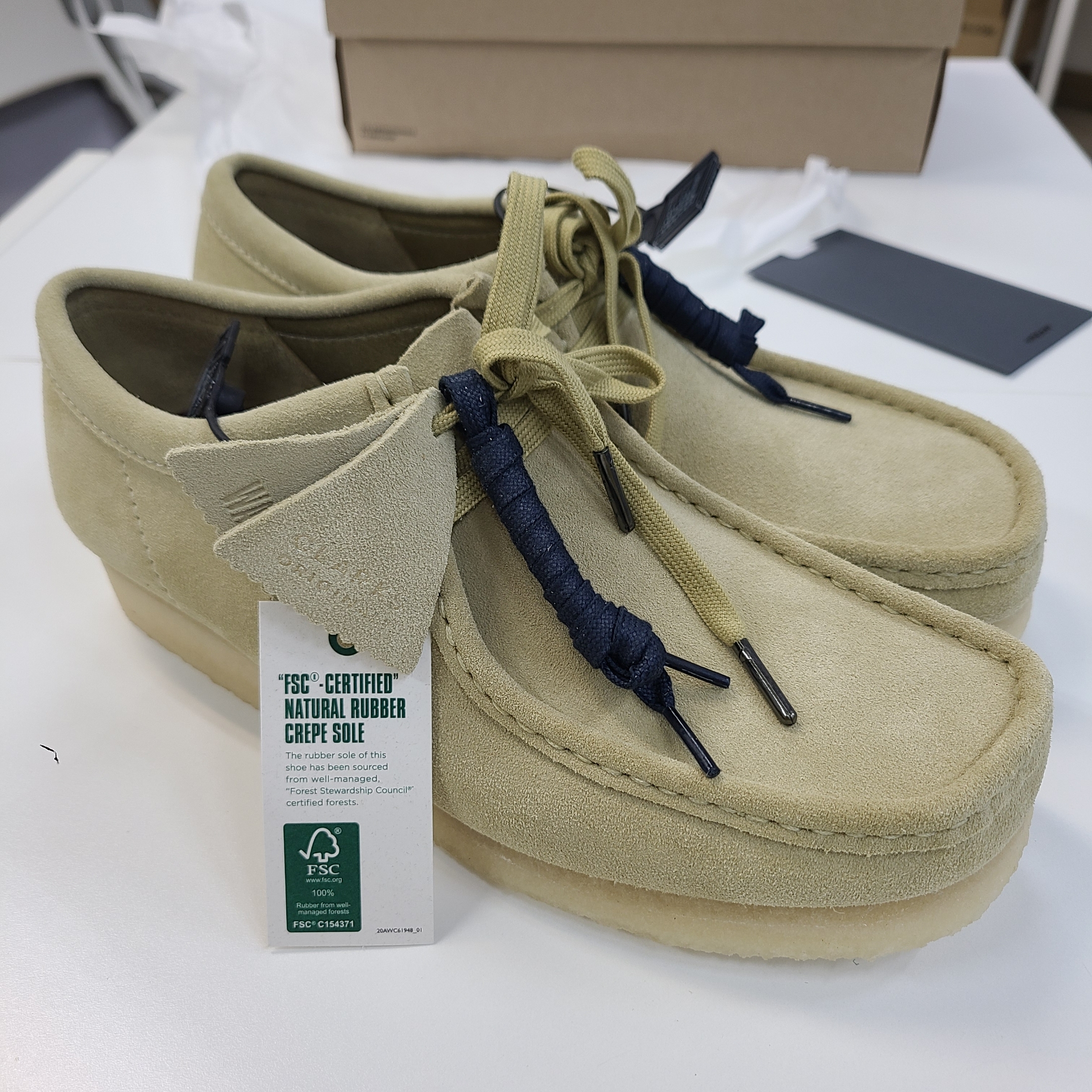 Clarks Wallabee Maple Suede 착용 스타일 - 2