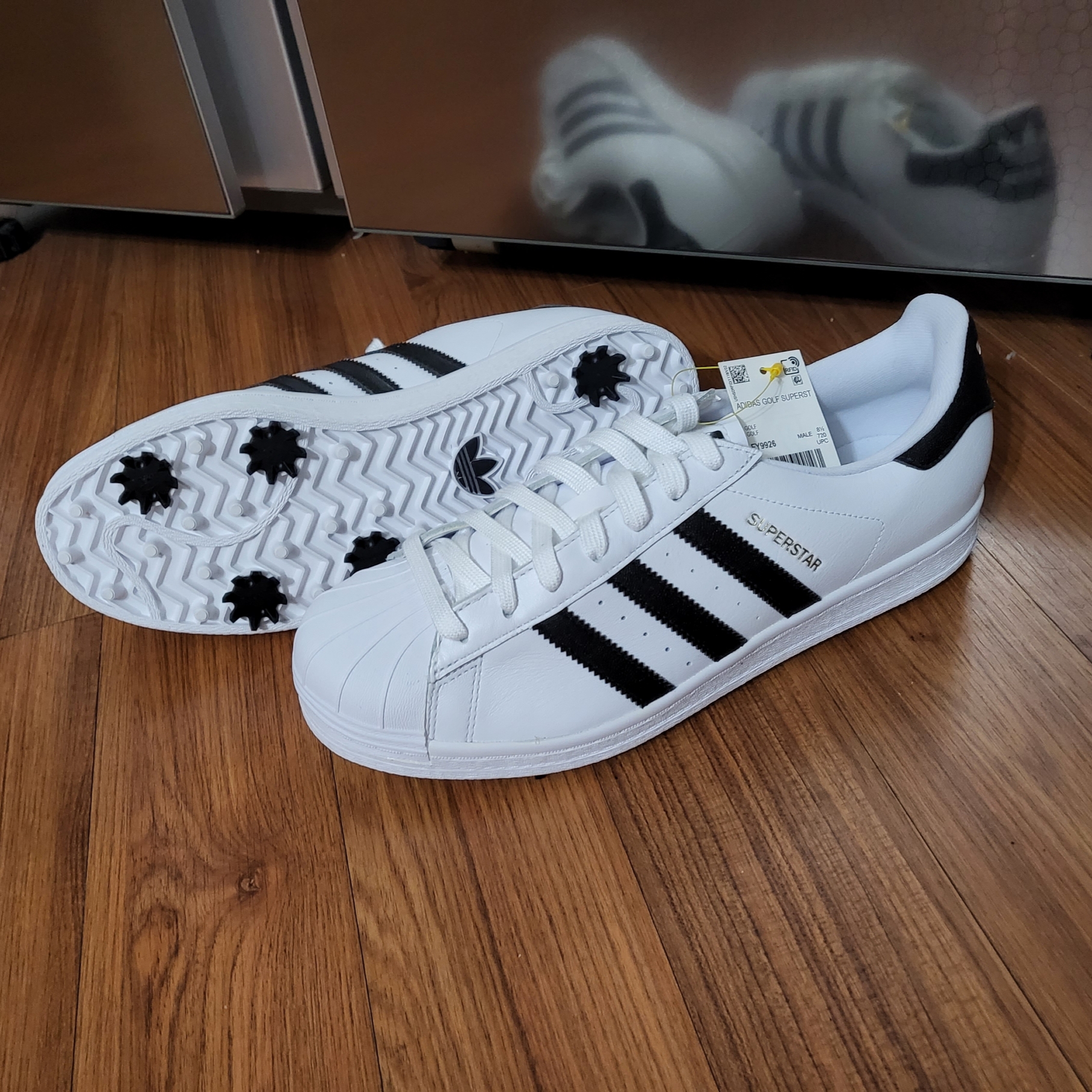 Adidas Golf Superstar White Black 착용 스타일
